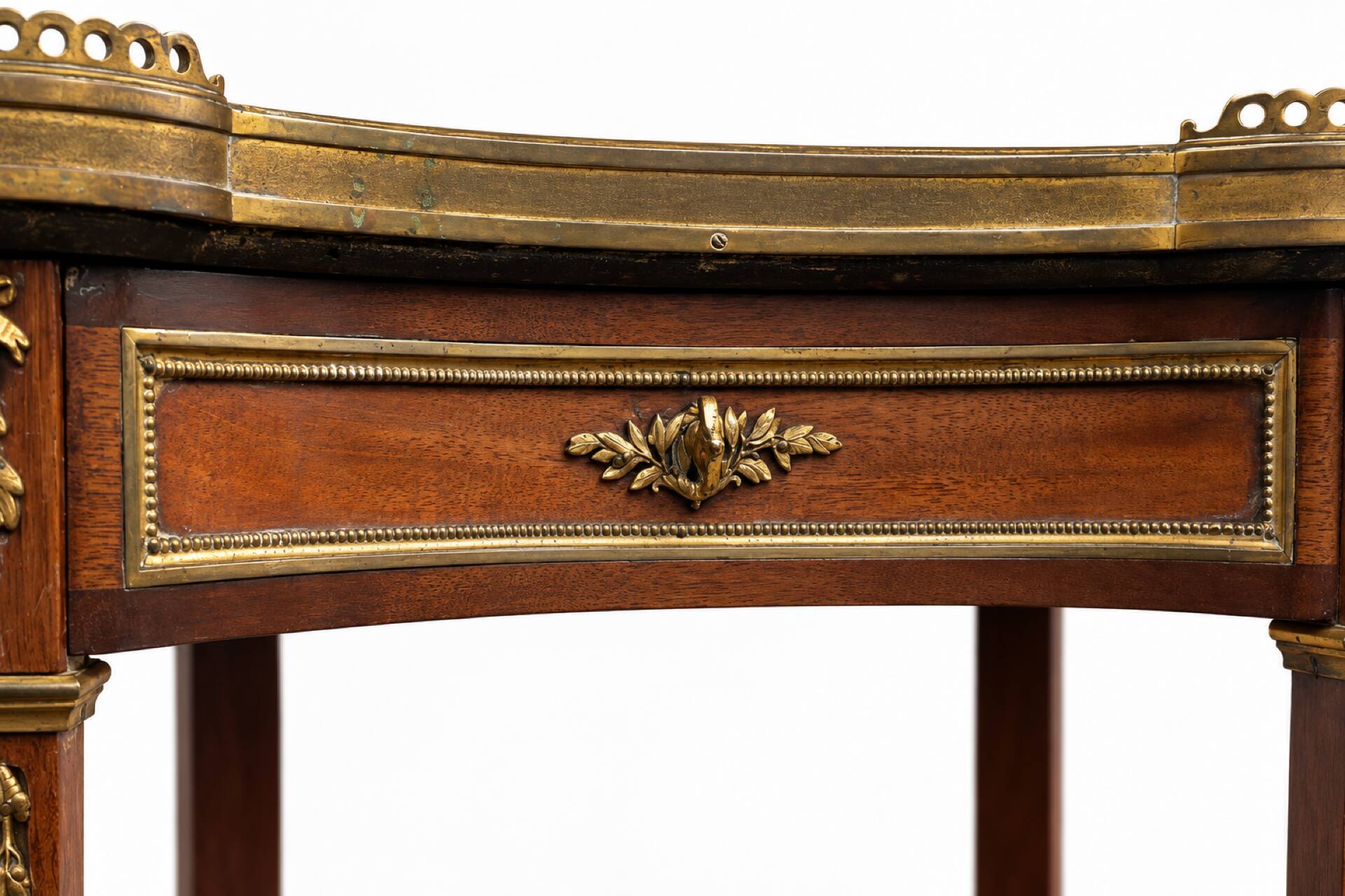 Kidney table in mahogany, brocatelle marble, Louis XV Transition, 19th century.