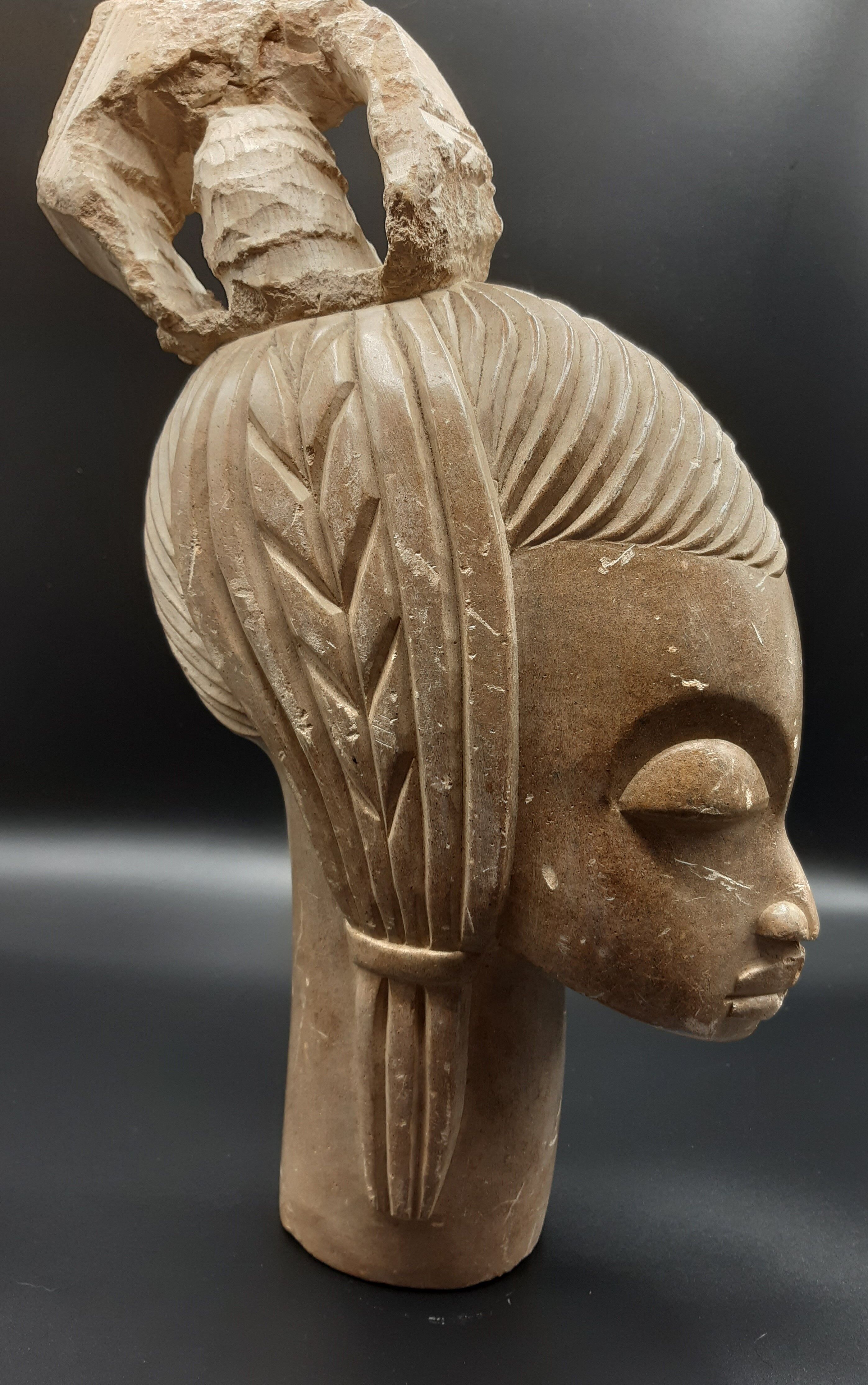 Buste de femme africaine en pierre mbigou