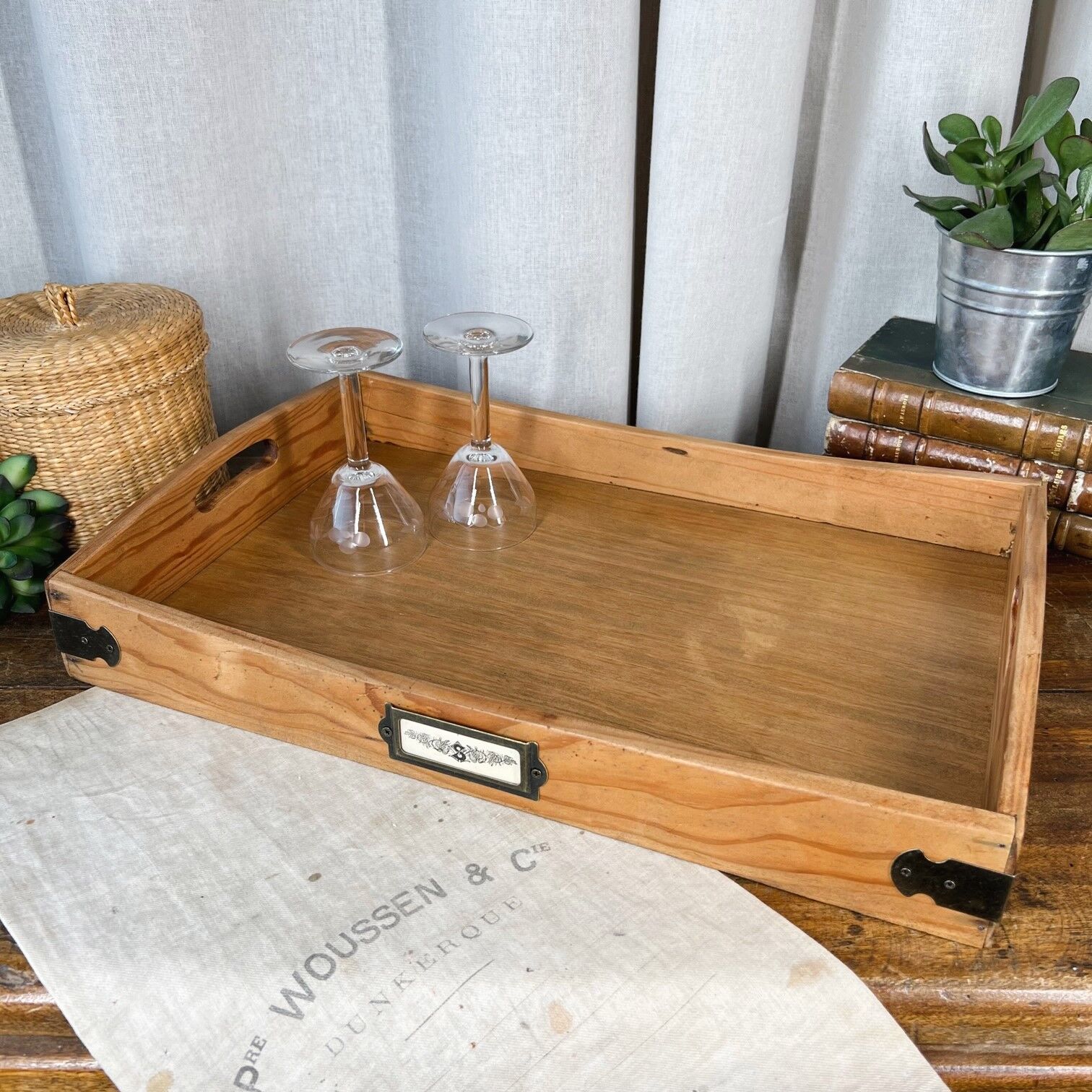 Serving tray in raw wood