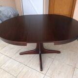 Baumann extendable round table