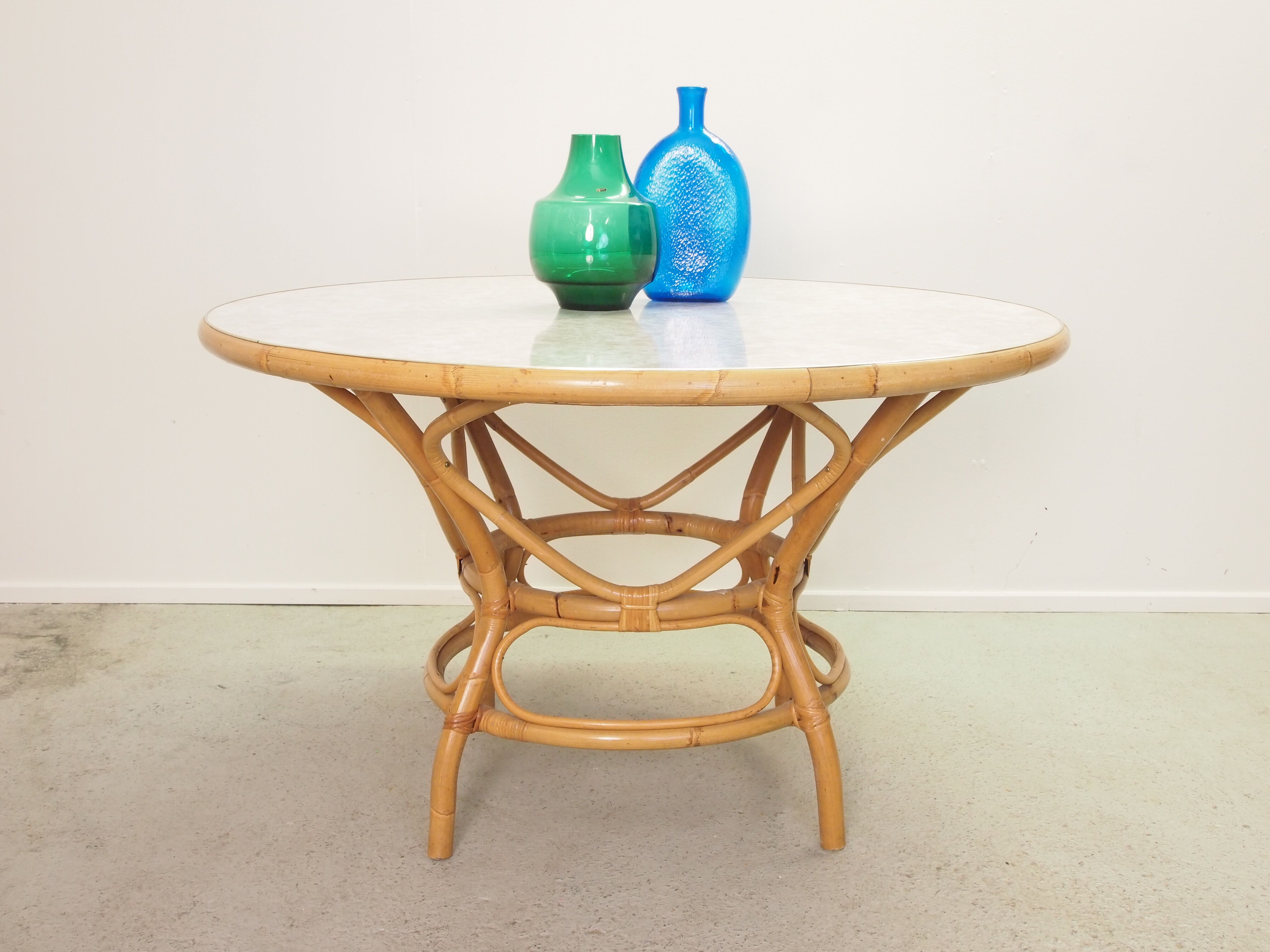 Vintage mid century dutch design rattan round table by Rohe