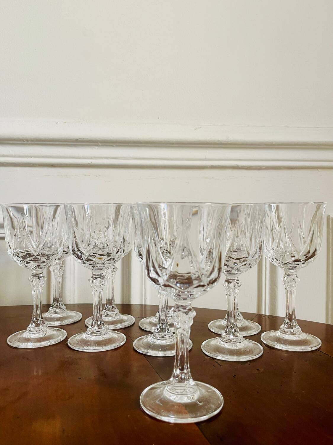 Service de 10 verres à pied en cristal ciselé