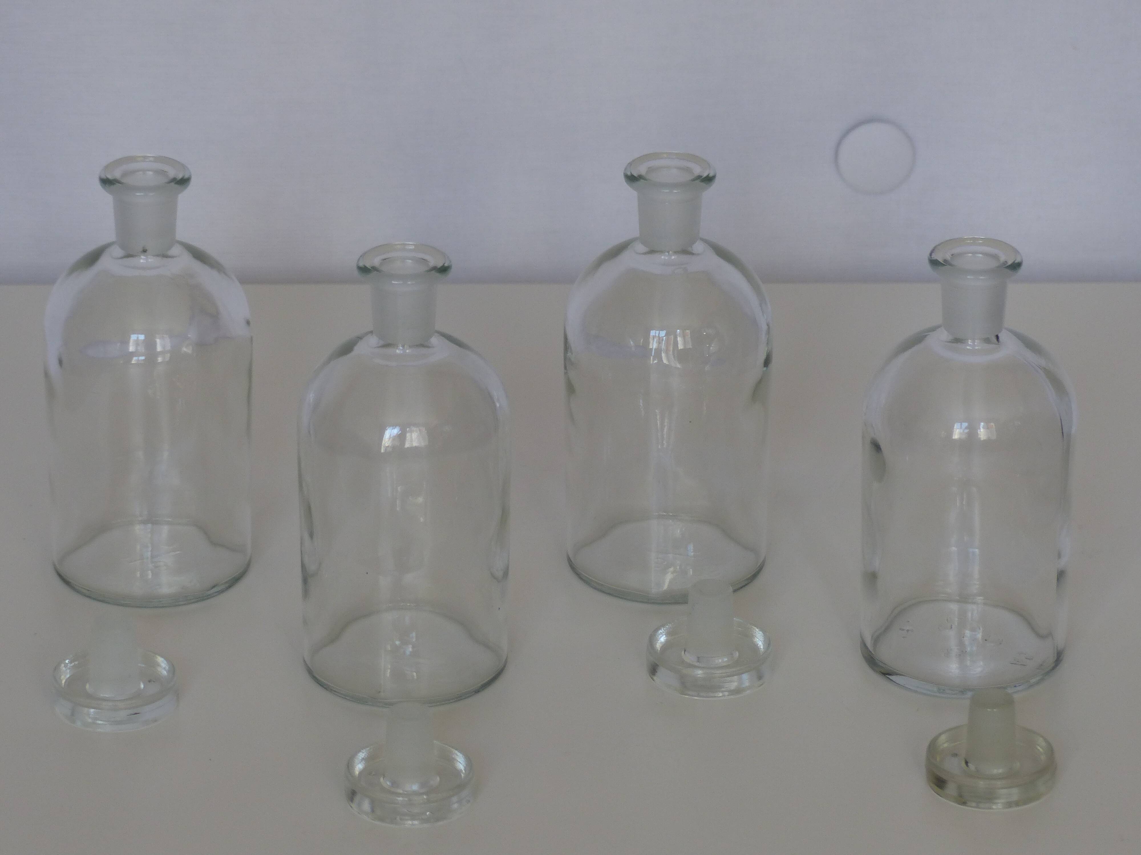 4 old bottles of vintage - 0.25 l laboratory