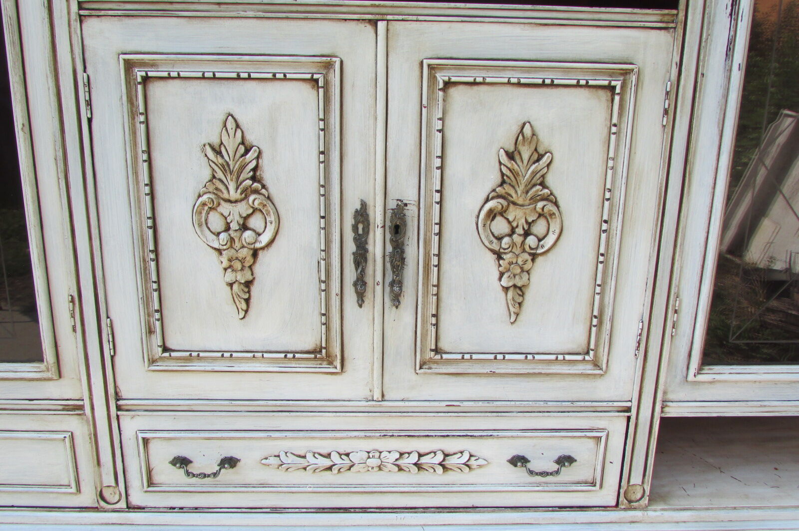 Bookcase rechampi off-white, Louis XVI style