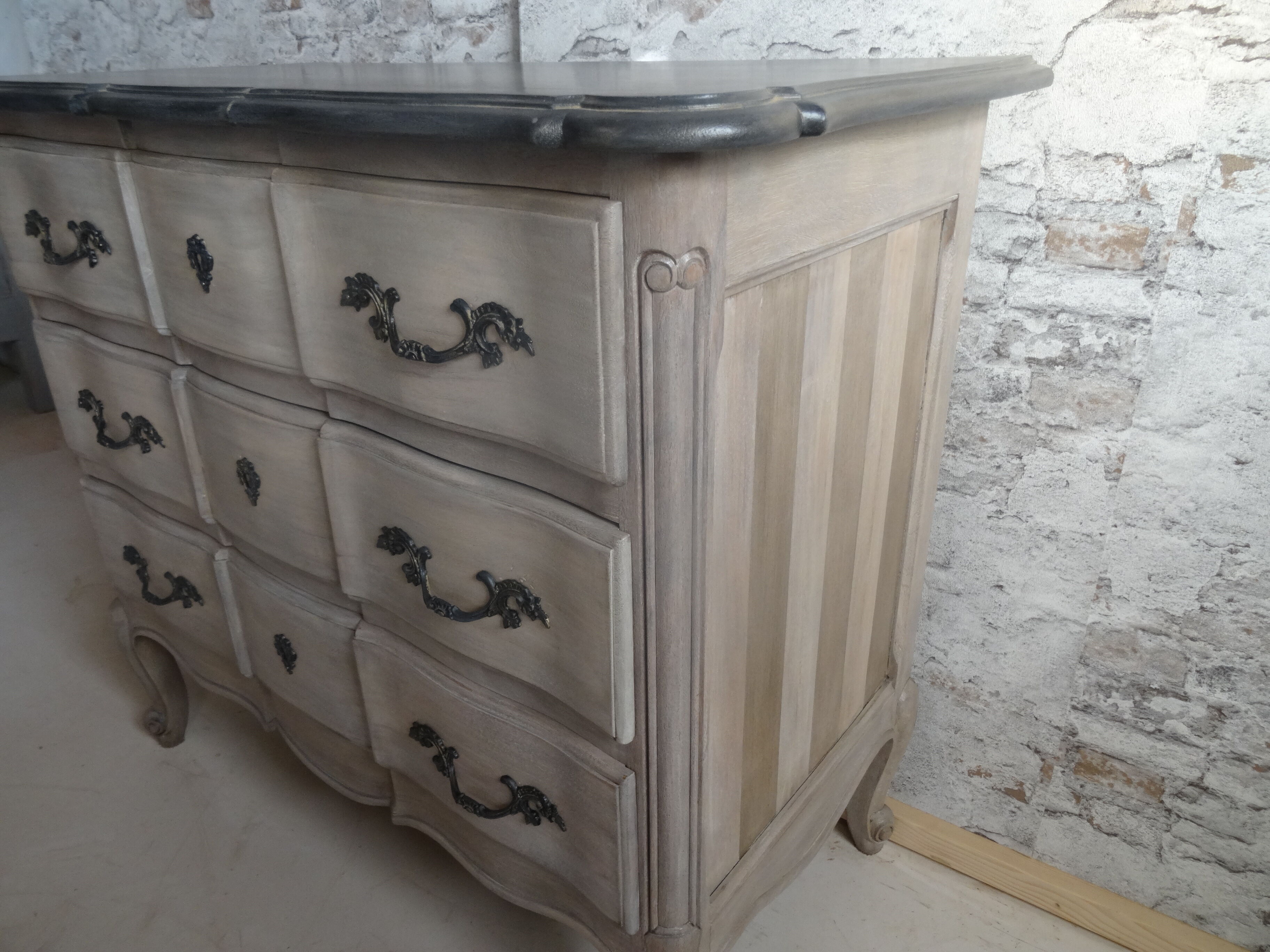 Arbalete chest of drawers