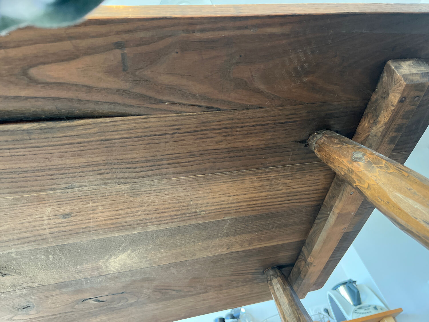 Table with its 4 brutalist chairs from the 1960s.