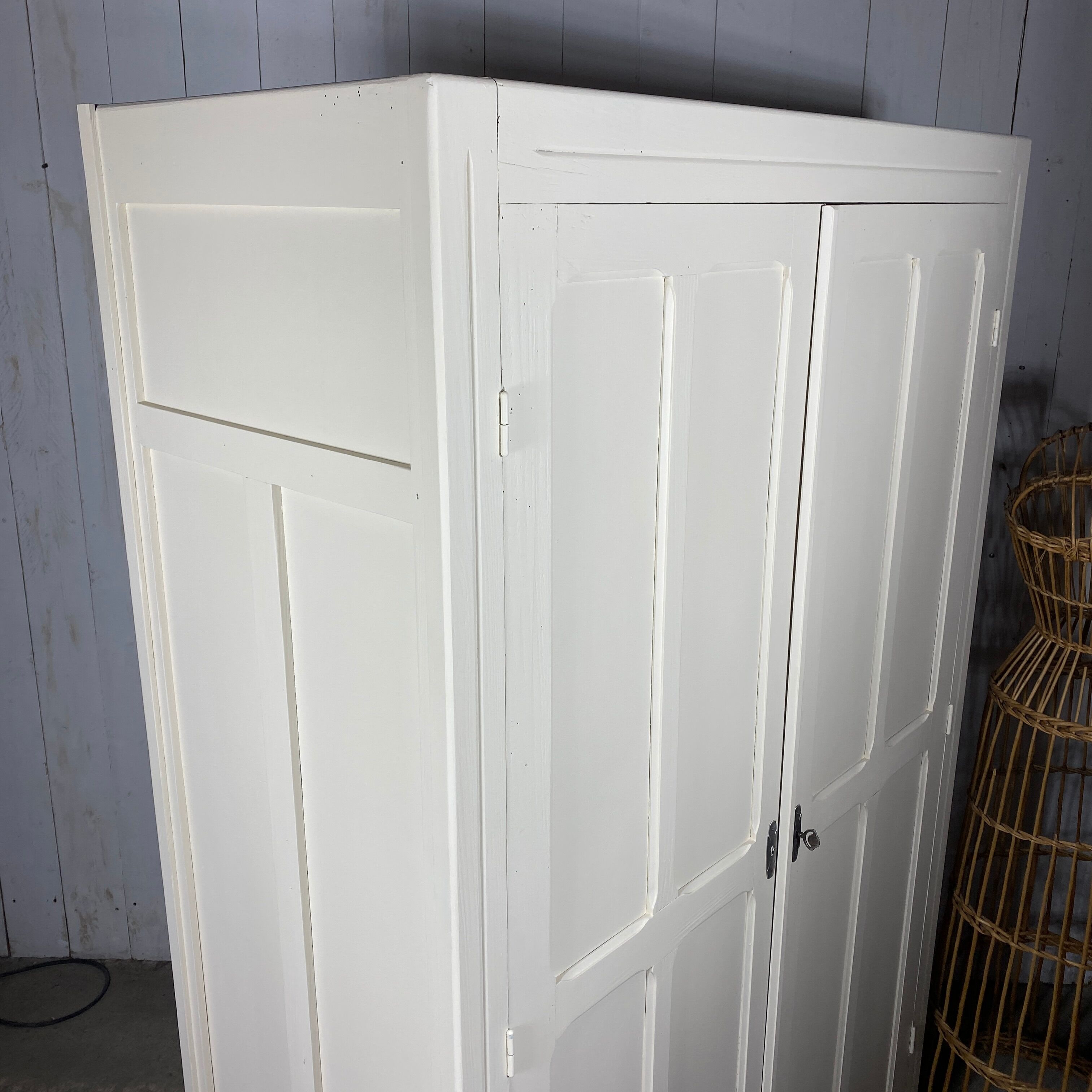 Armoire parisienne