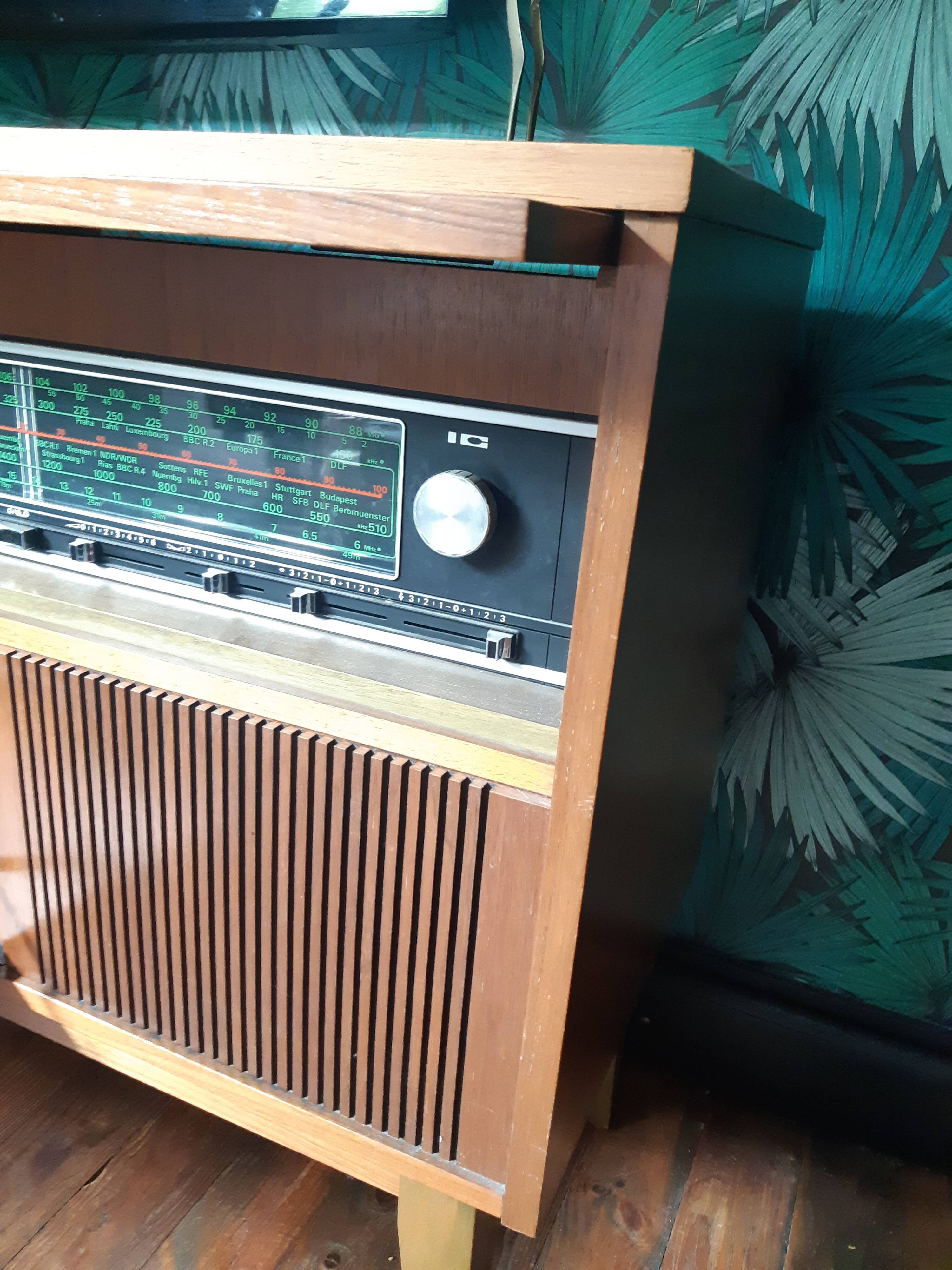 Meuble radio vintage