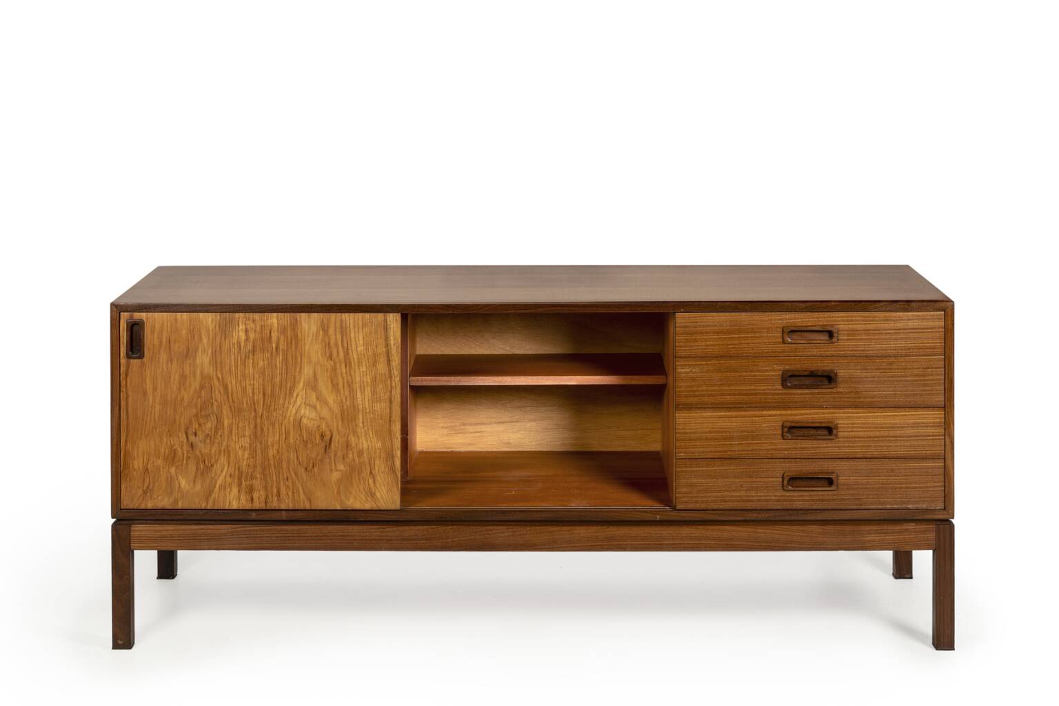 Buffet danois classique en teck. Danemark, années 1970.