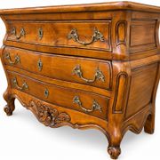 Commode tombeau galbée Louis XV