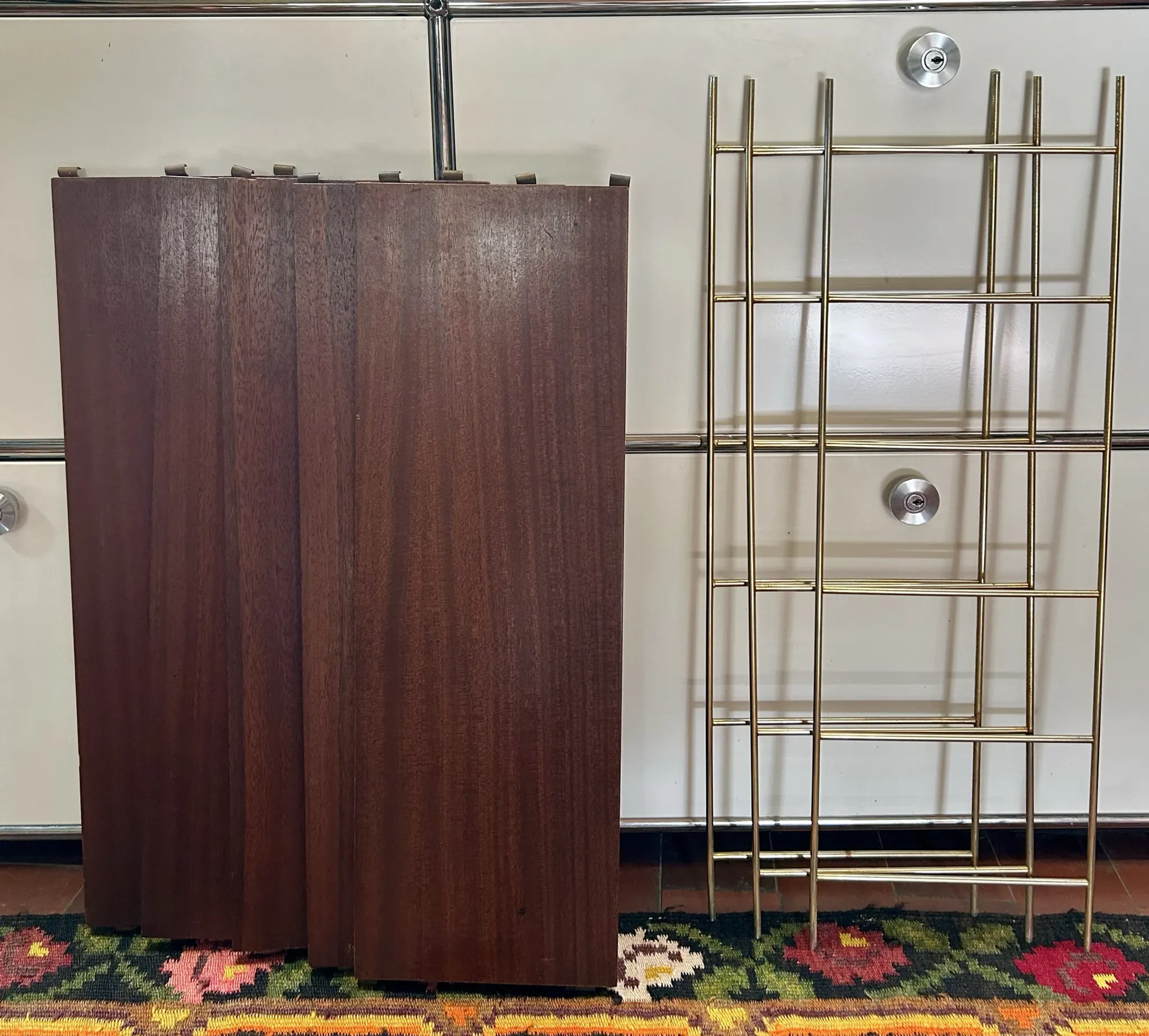Double shelf in Tomado style