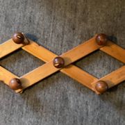 Porte manteau scandinave en pin massif
