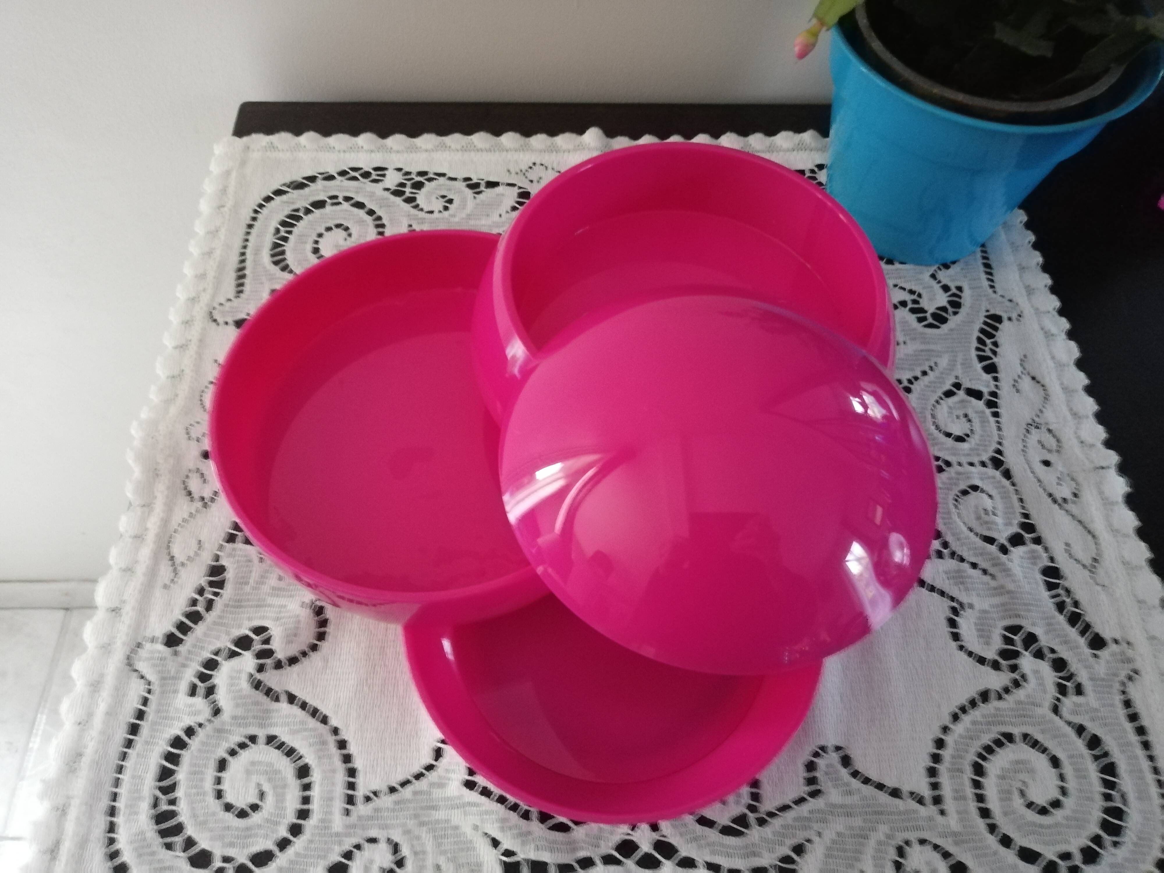 Aperitif servant, sewing, desk