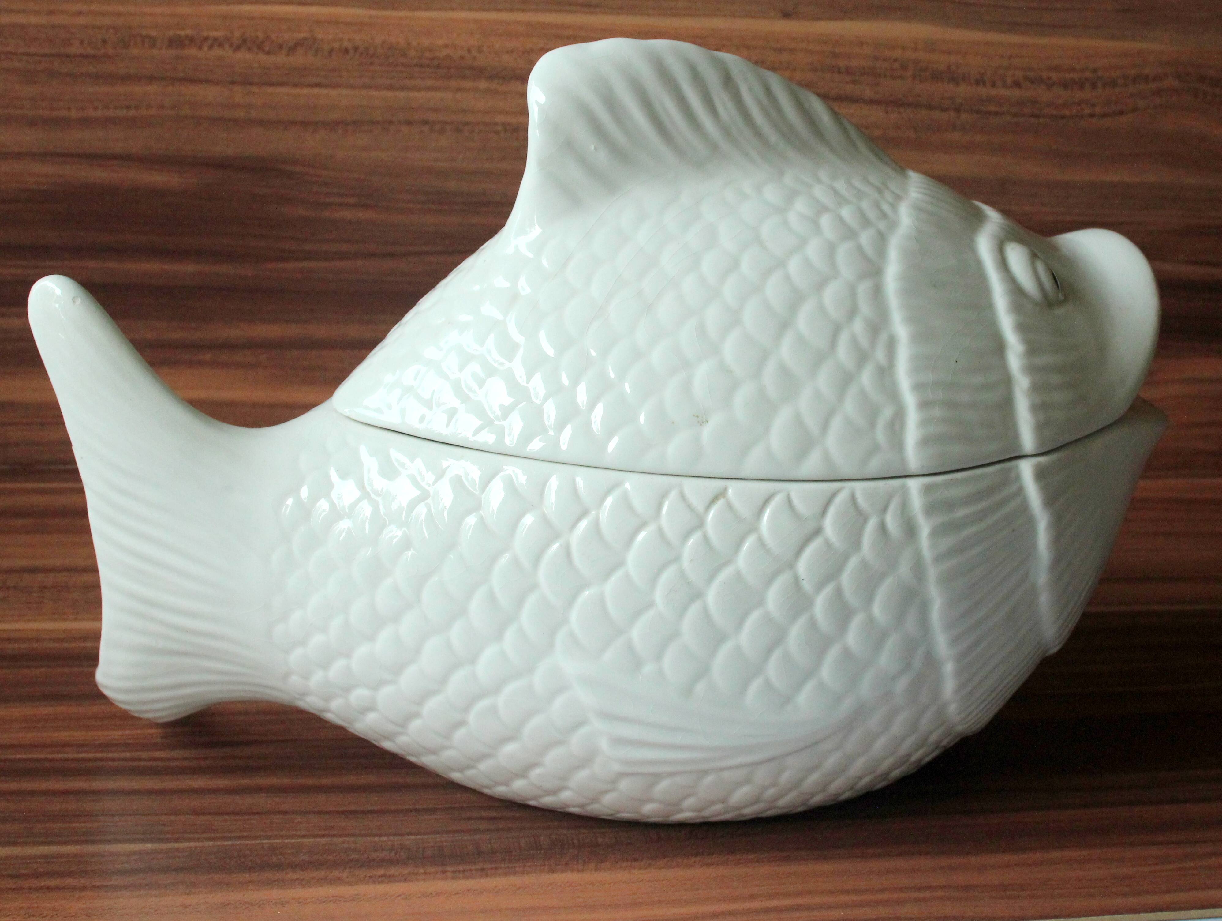 Large white fish shaped ceramic terrine - tureen with lid - Vintage