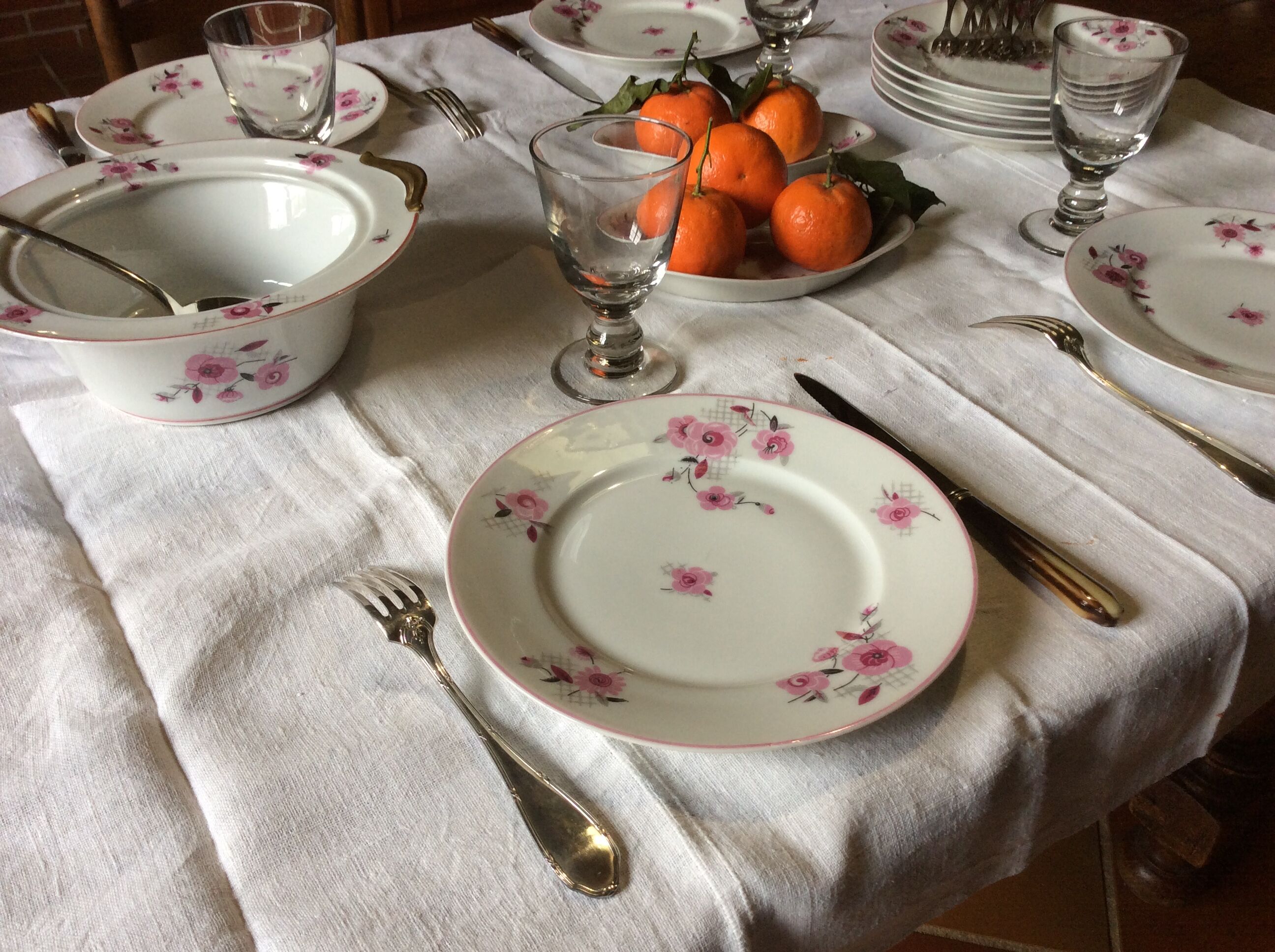 22 flat plates Limoges porcelain, flowers