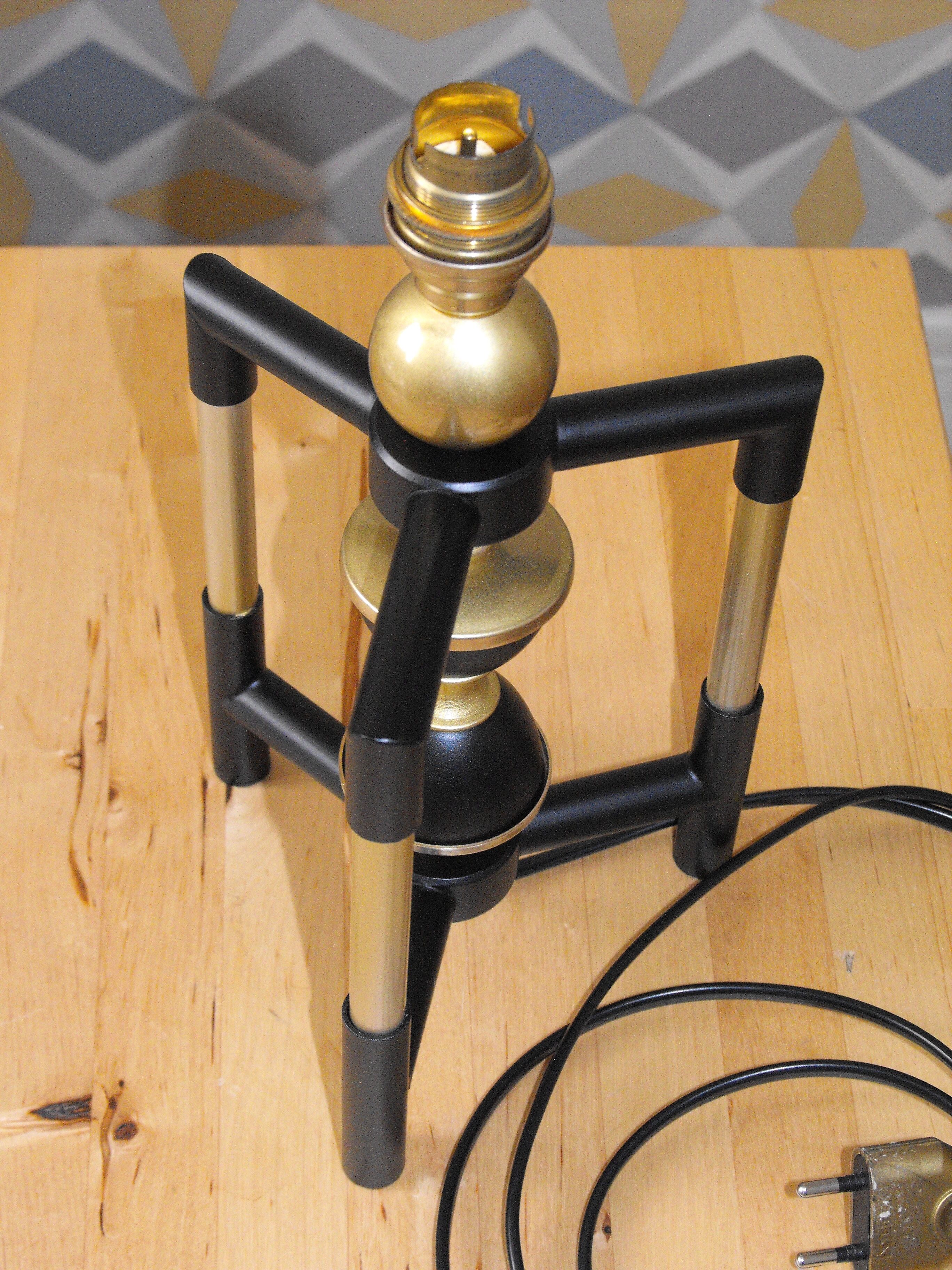 Lamp to pose 70s black and gold