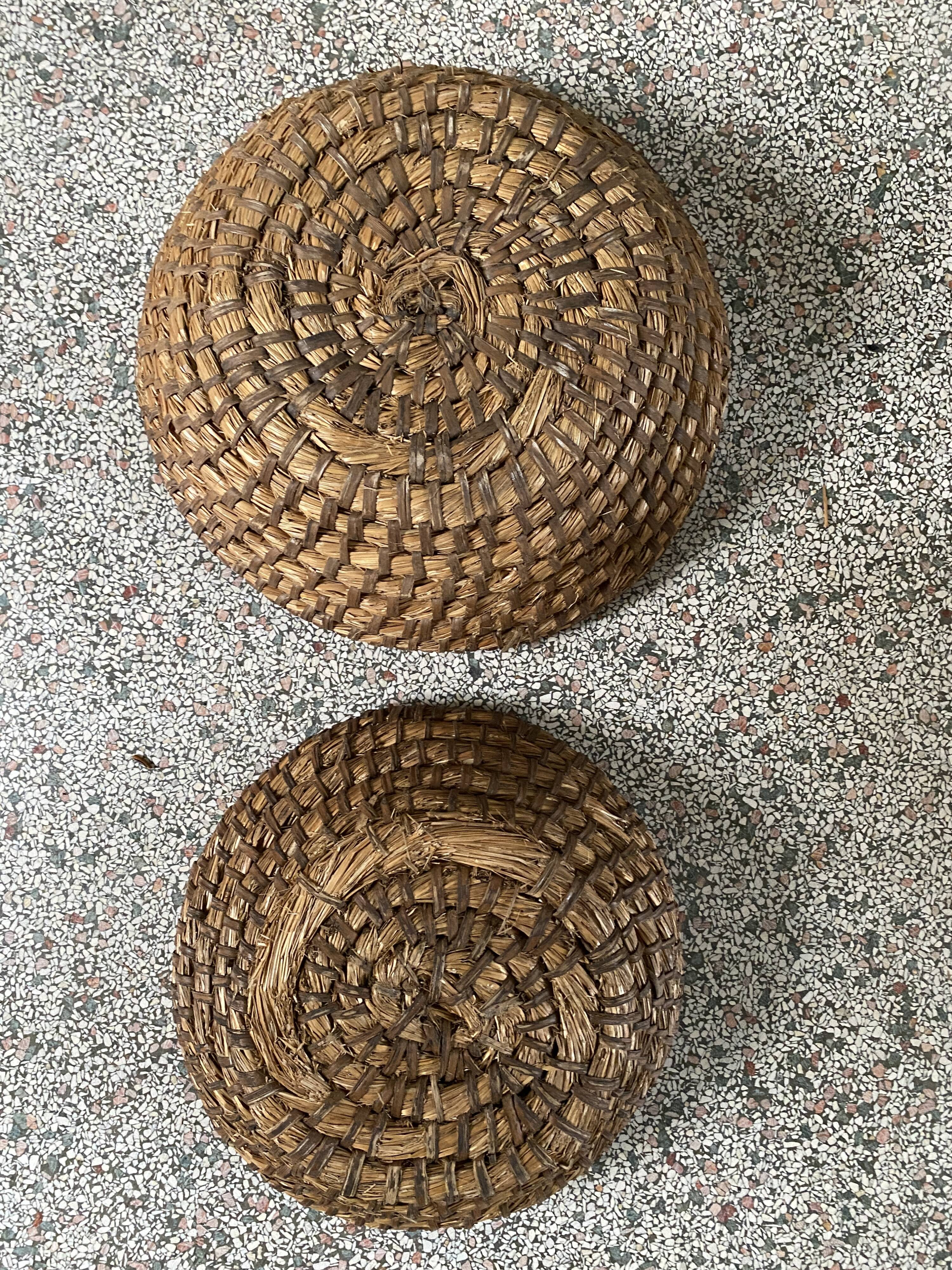 Duo of vintage bread baskets 46 cm and 48 cm in rye straw, baker's bread basket