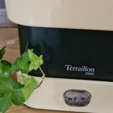 Vintage kitchen scale