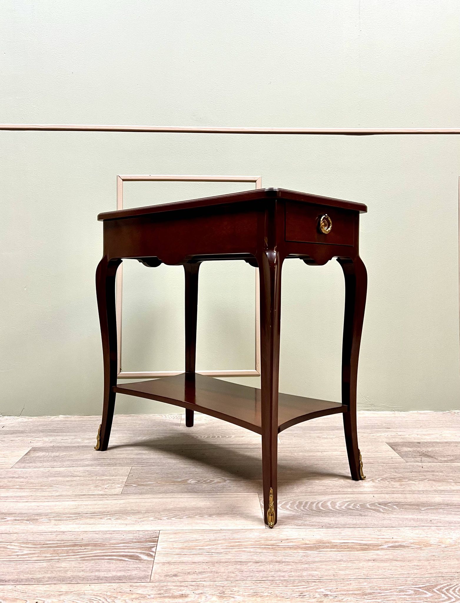 Table de salon en acajou de style louis xv