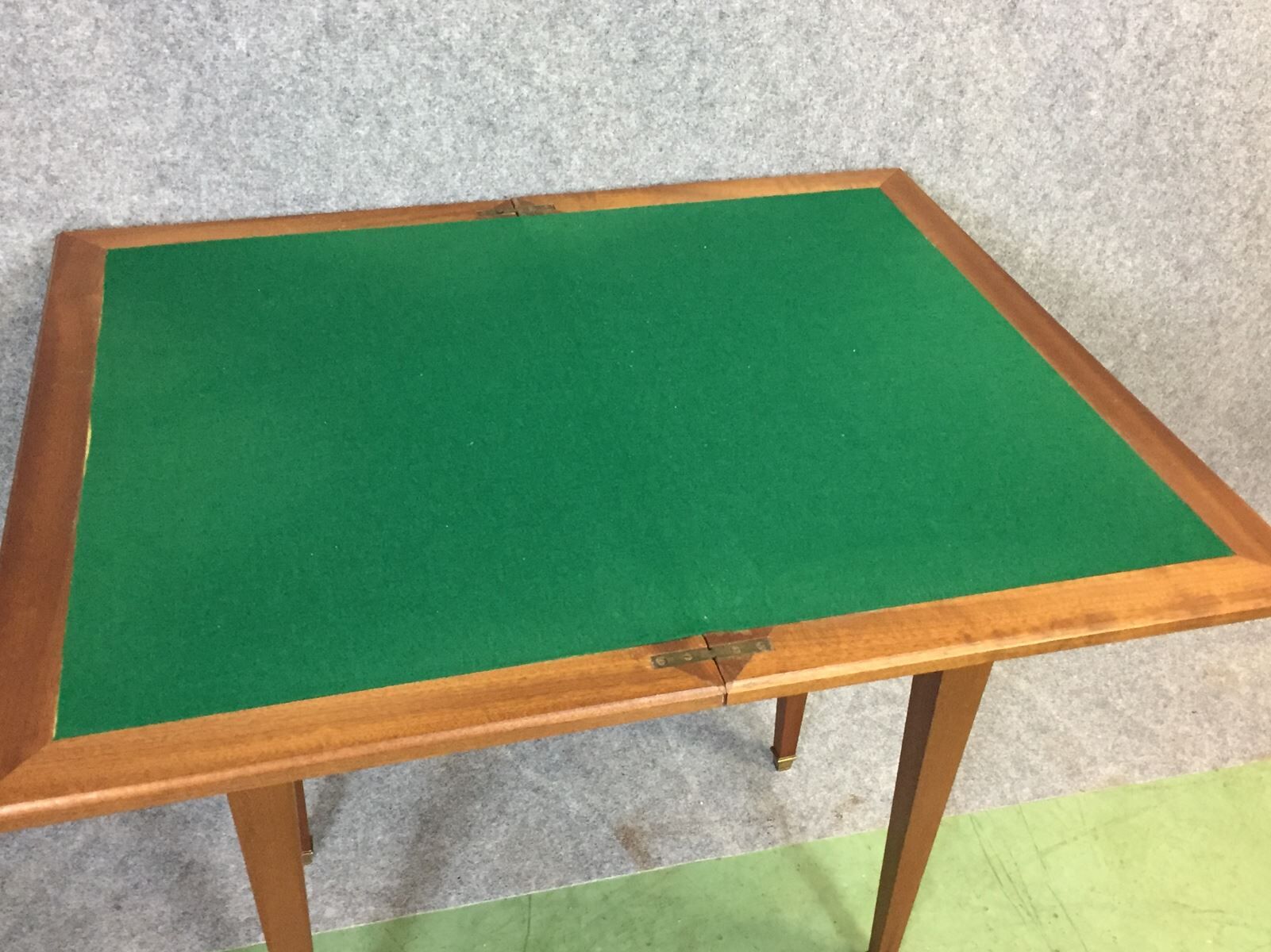 Table à jeux des années 50 en marqueterie
