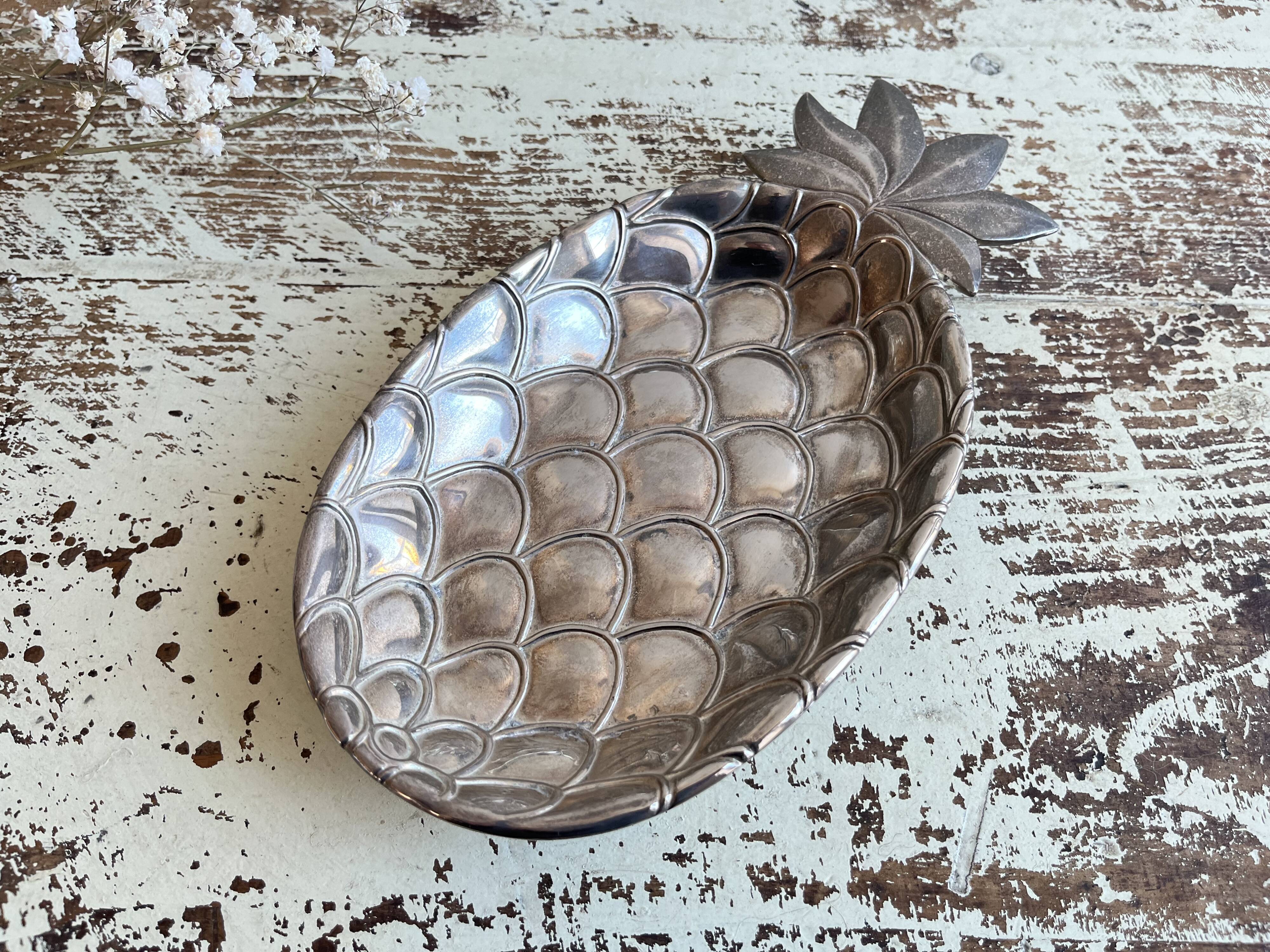 Silver-plated pineapple pocket emptier