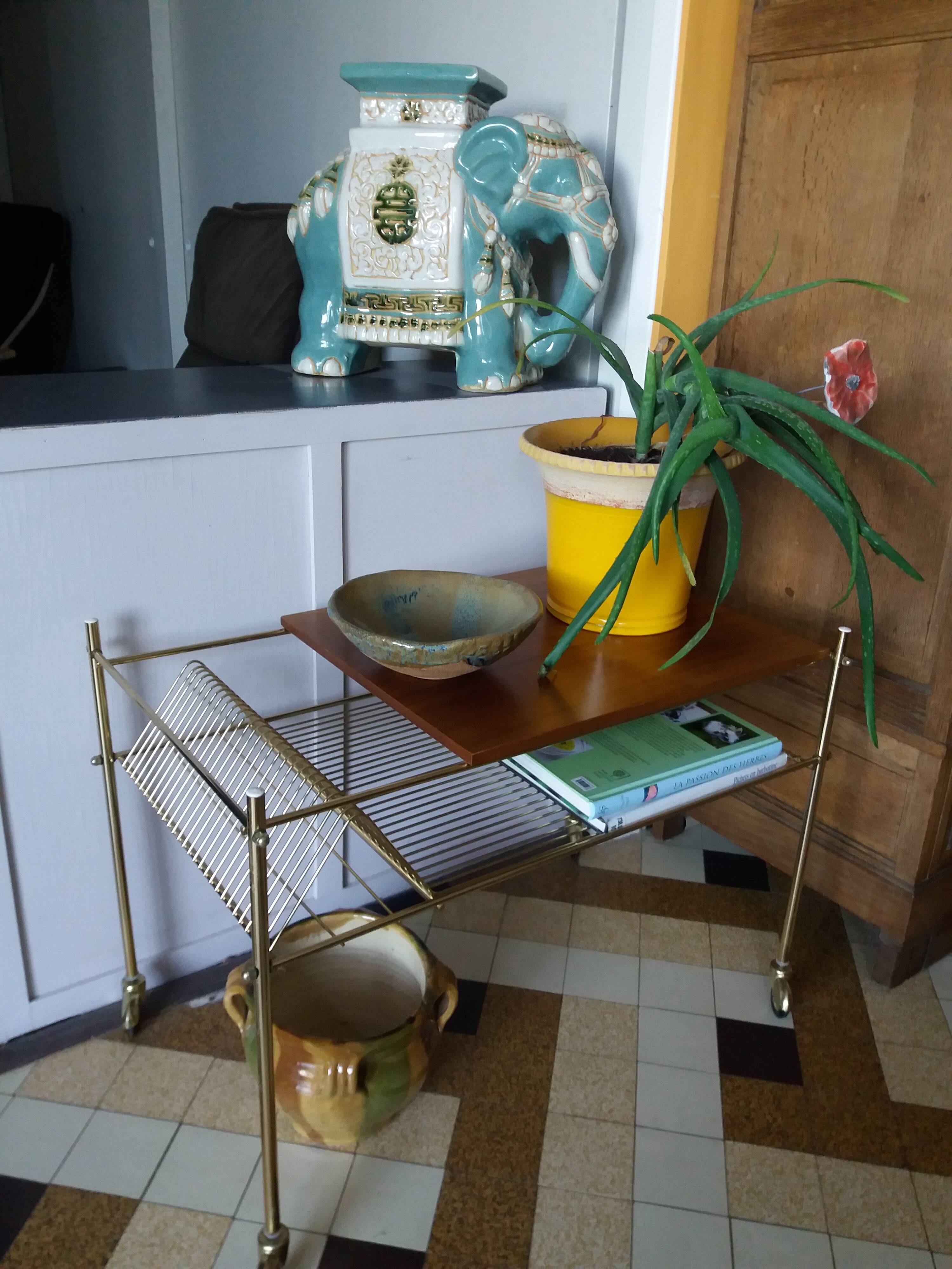 Vinyl hi-fi console with wheels in gold metal and wood