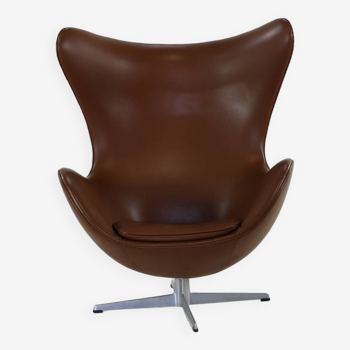 Arne Jacobsen Egg chair in cognac leather for Fritz Hansen