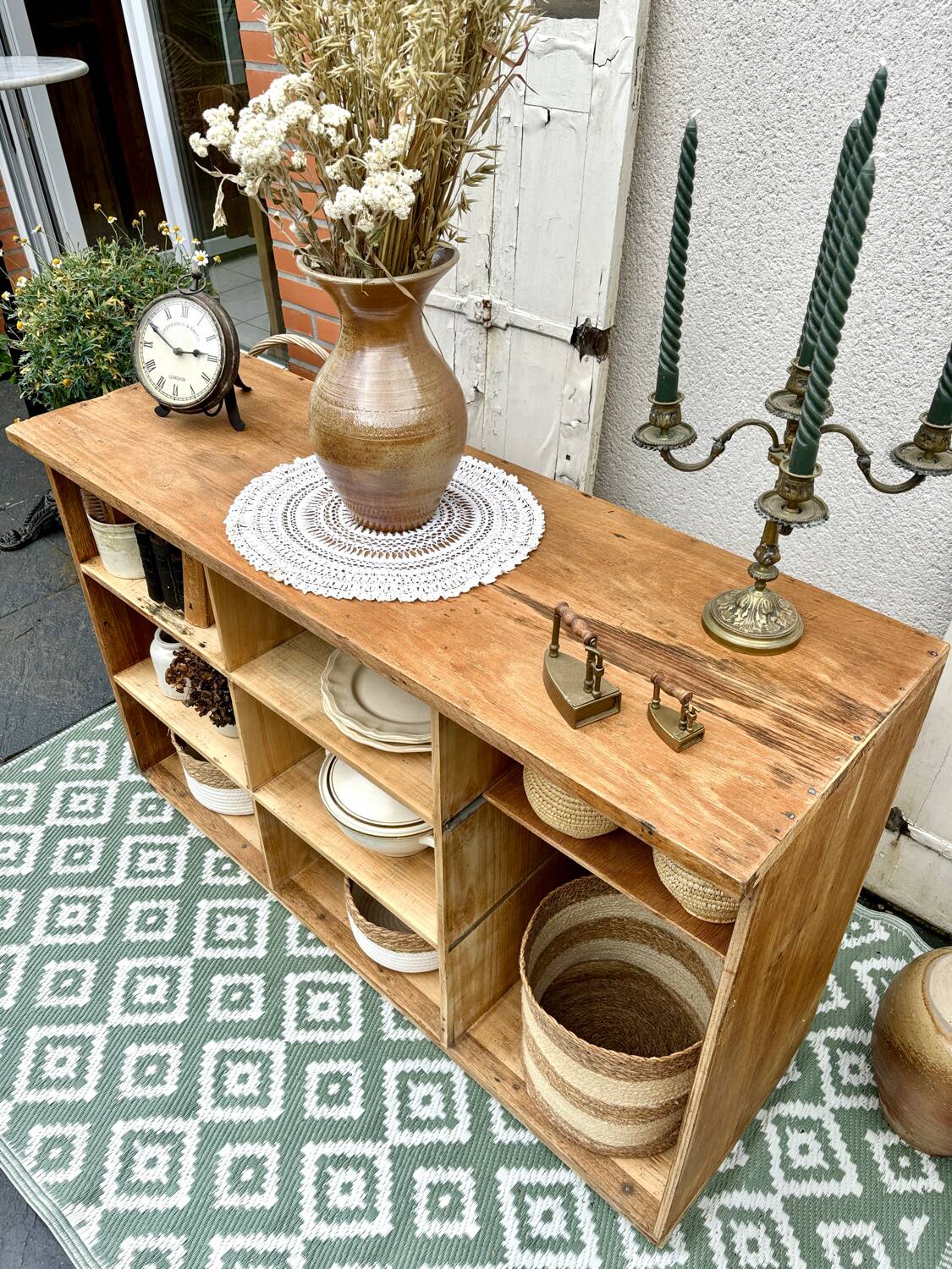 Trade furniture with locker