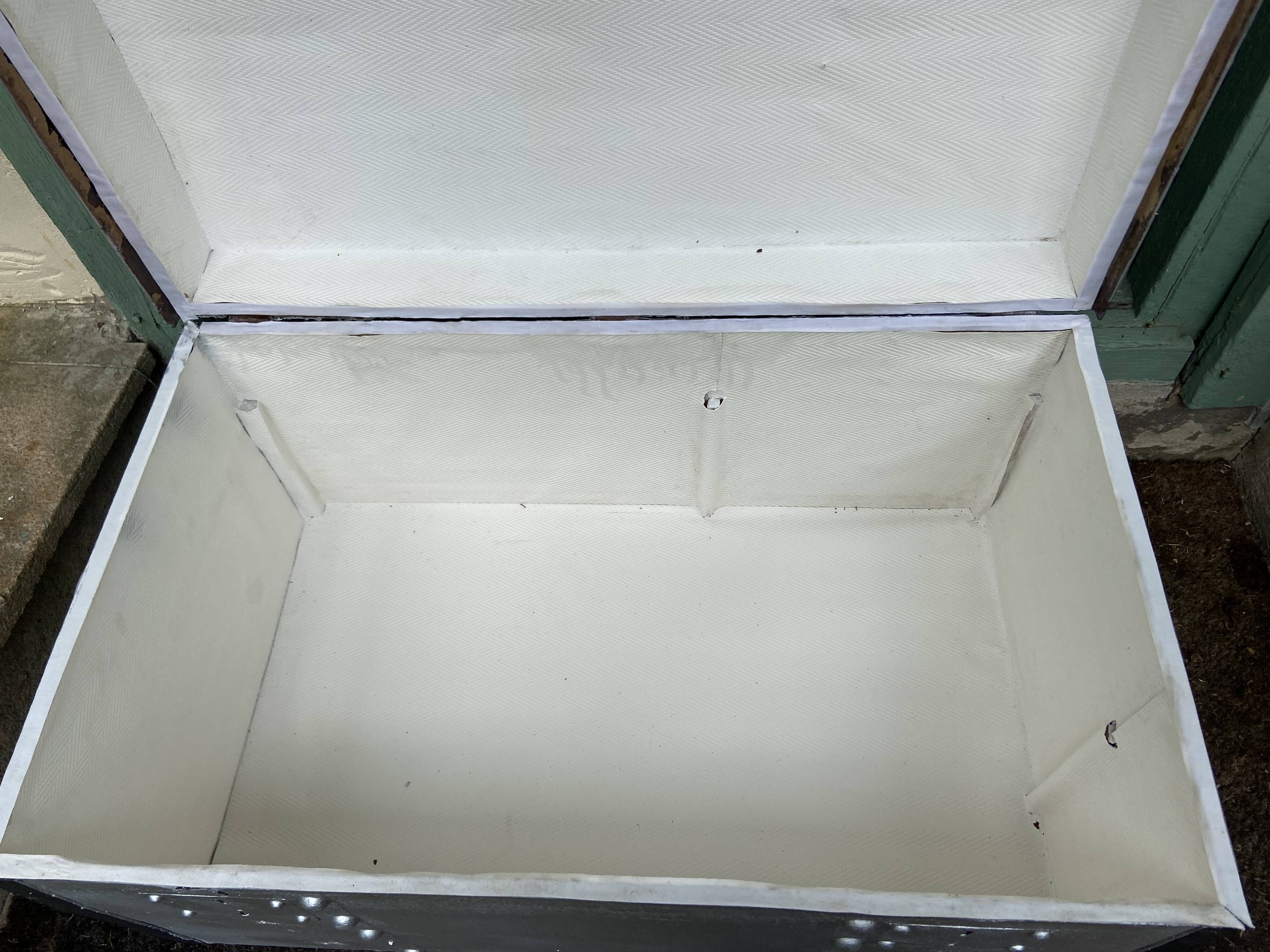 Silver-coloured wooden trunk/chest