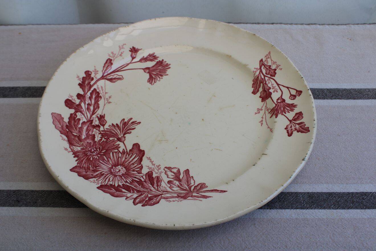 Ceramic serving dish made of ironstone