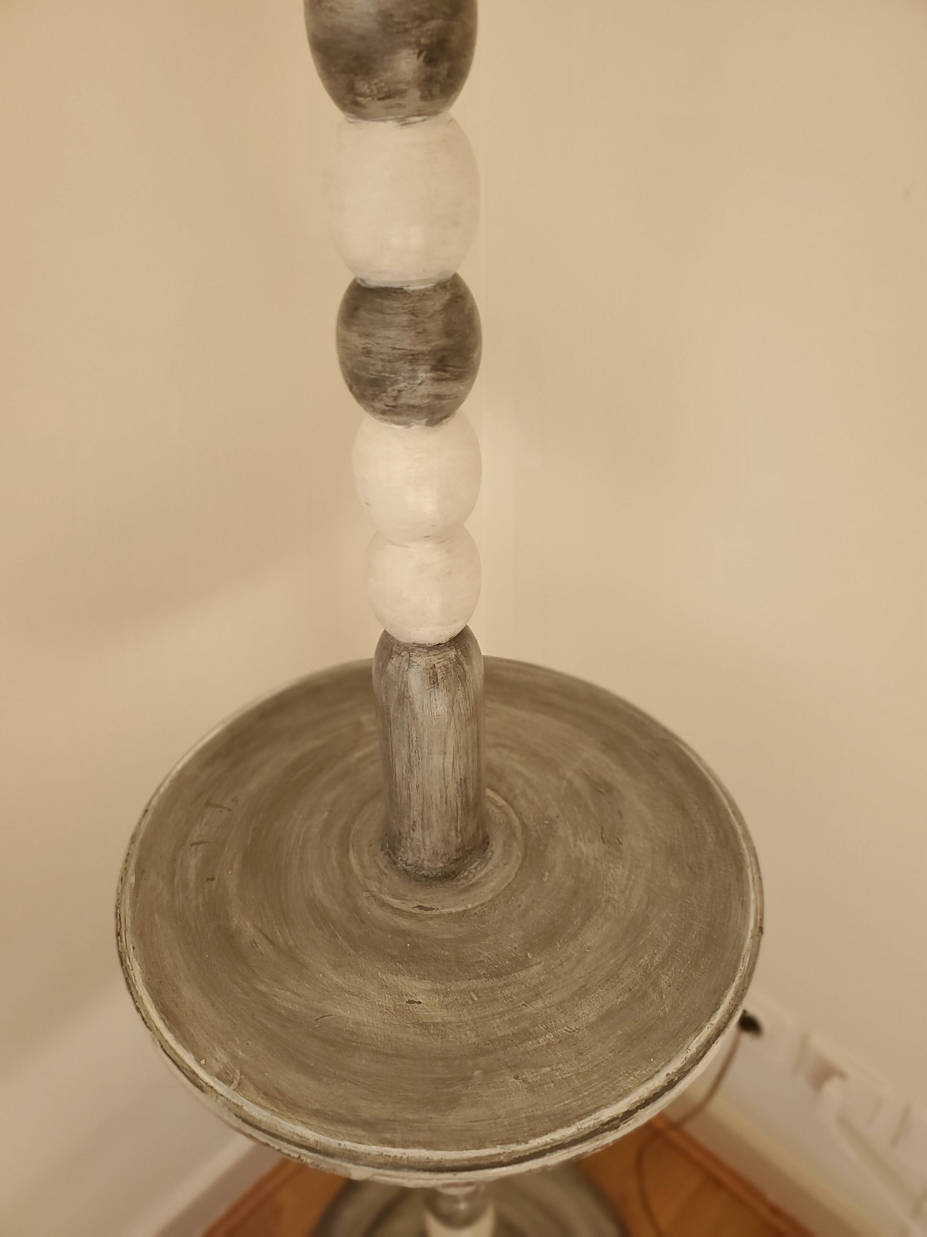 Lampadaire avec sa tablette