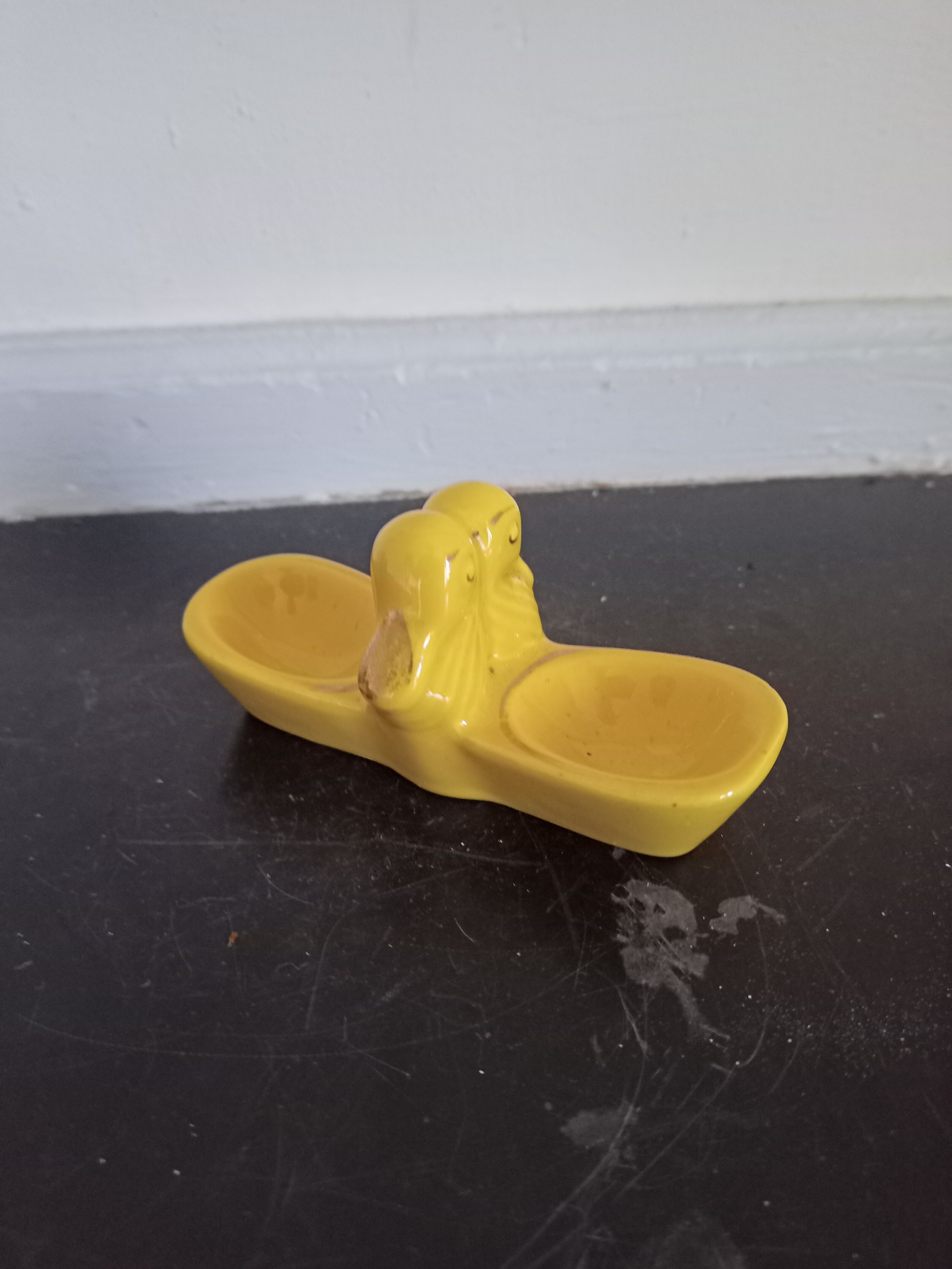 Saleron in yellow earthenware birds Saint Clement style