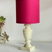 Lampe marbre et tissu fuchsia vintage