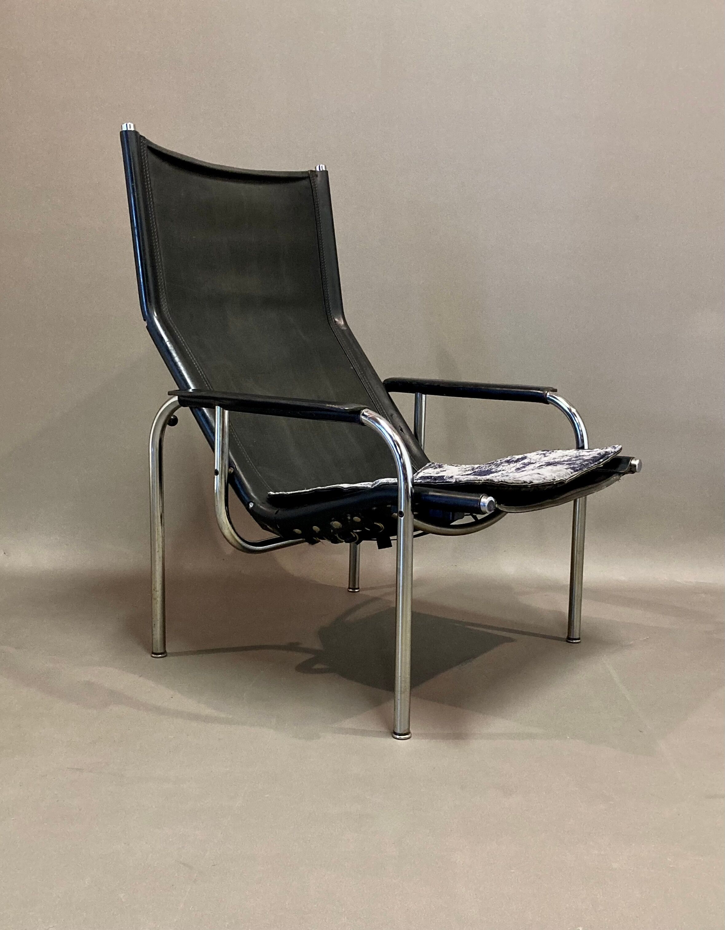 Pair of reclining relax armchairs black leather design 1960