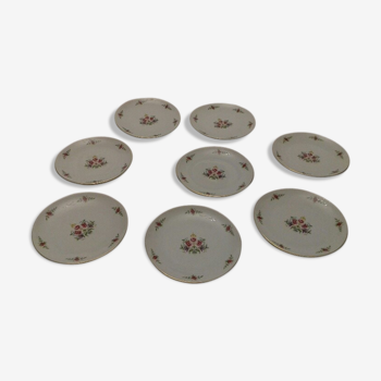 Lot de 8 assiettes anciennes en porcelaine