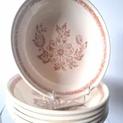 6 beige ceramic deep plates in very good condition.