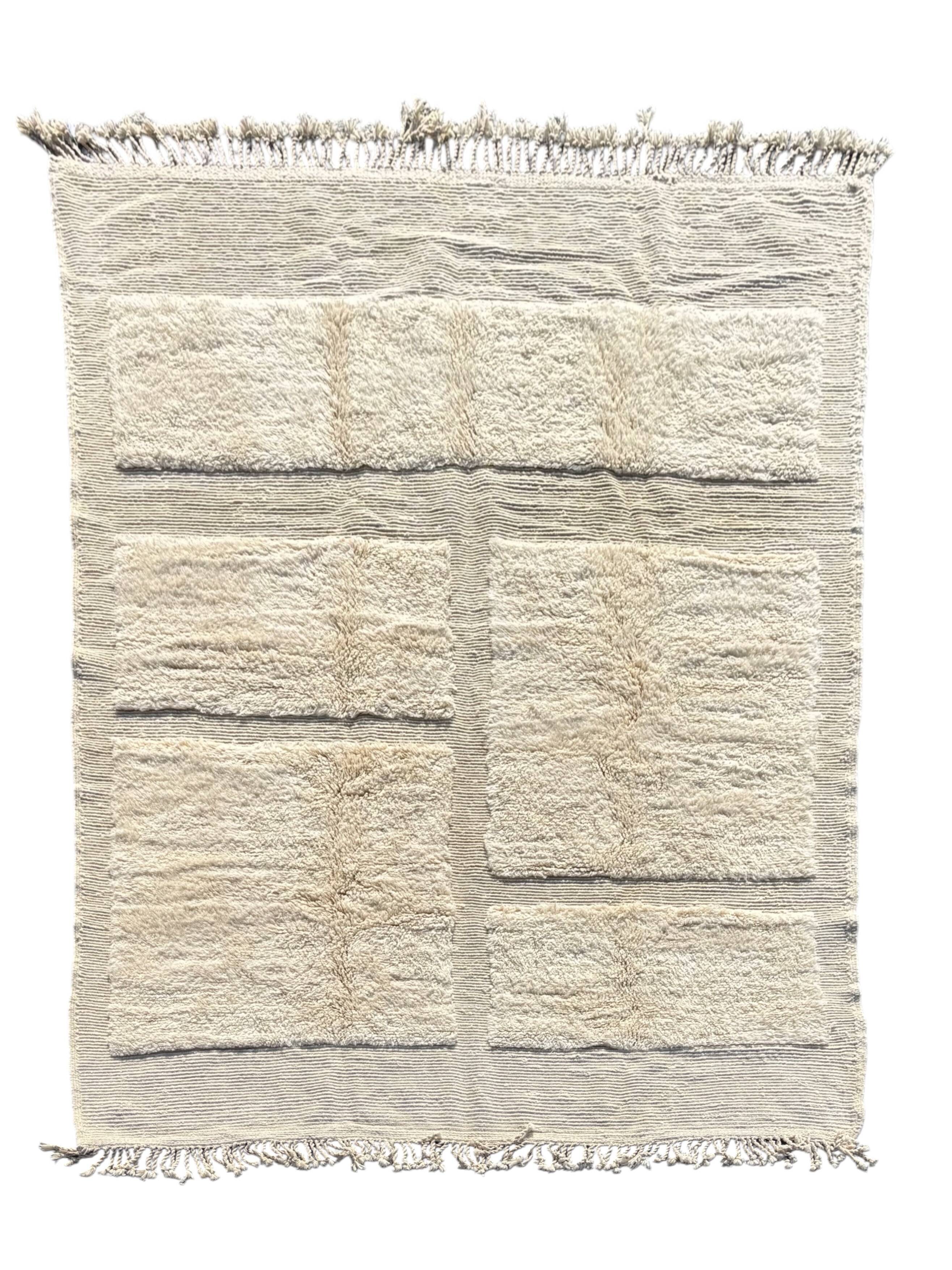 Tapis berbère marocain Beni ouarain M'rirt en laine blanche