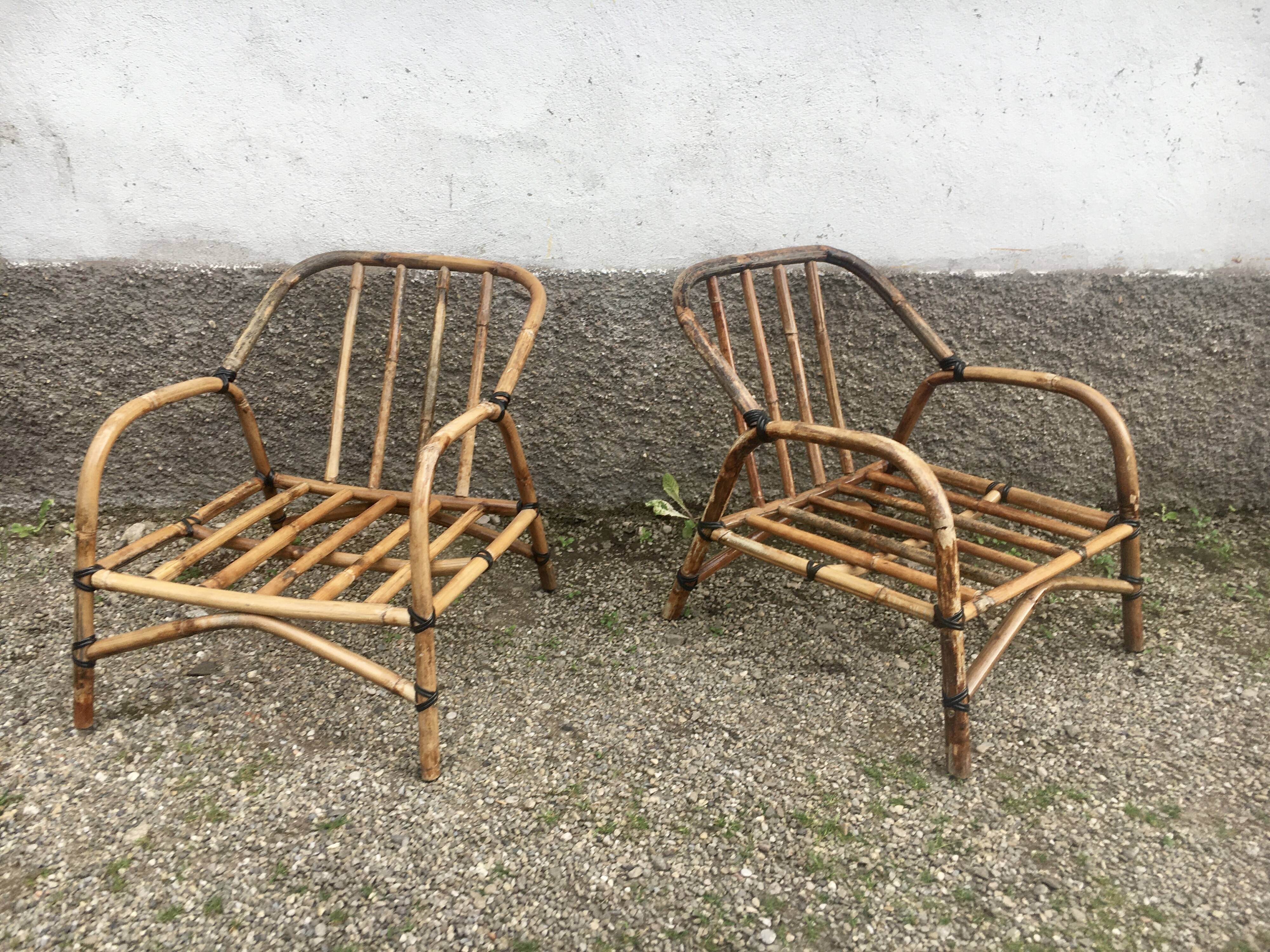 Pair of rattan armchairs and vintage oval table