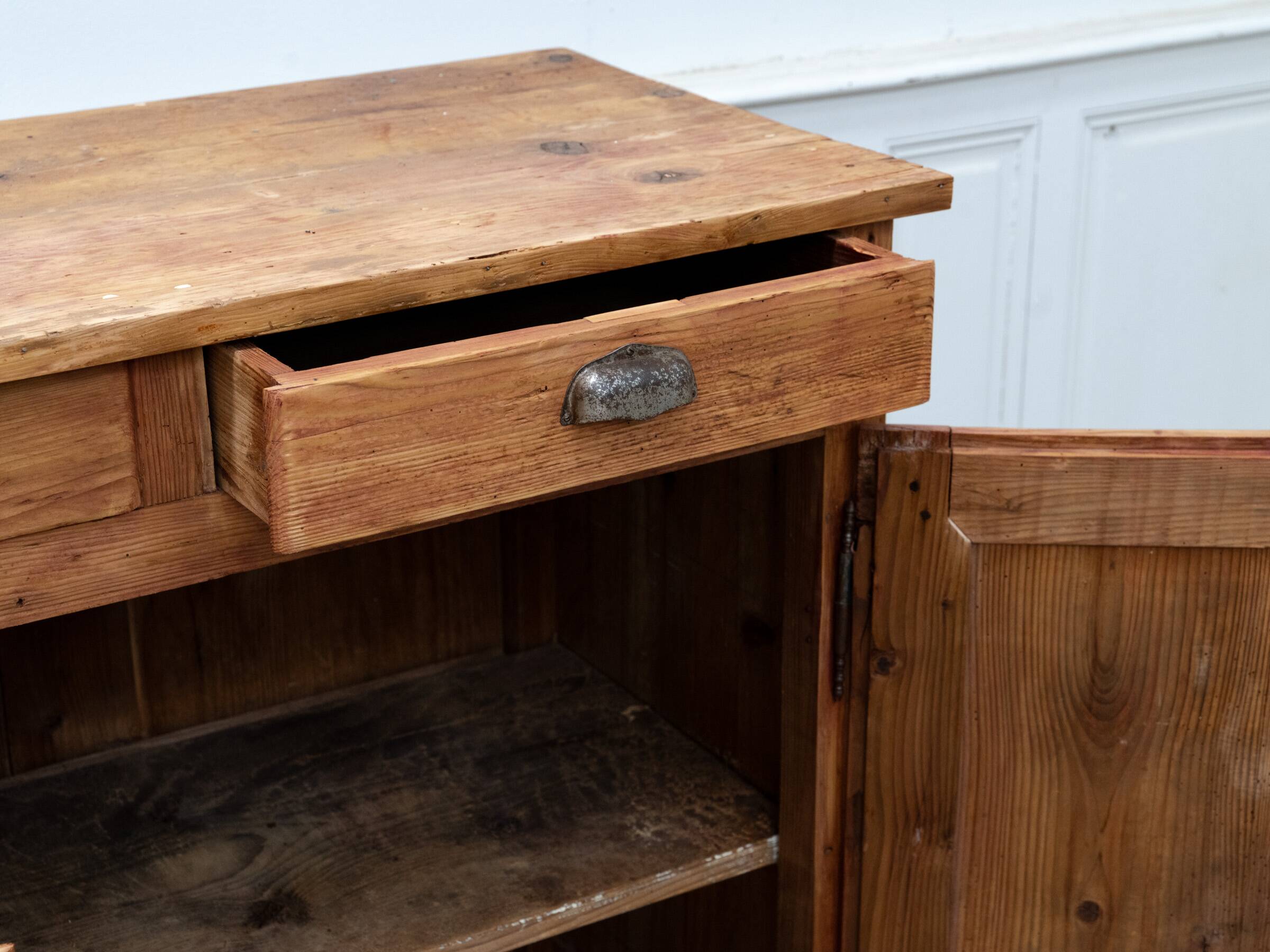 Old workshop furniture from 1930 in fir wood.