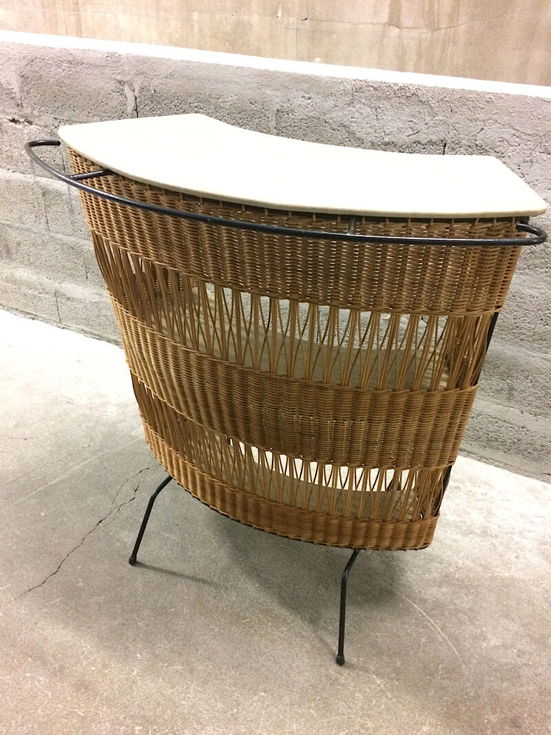 Vintage rattan counter bar