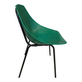 Une chaise coquillage par Pierre Guariche pour Meurop vert vintage 1960