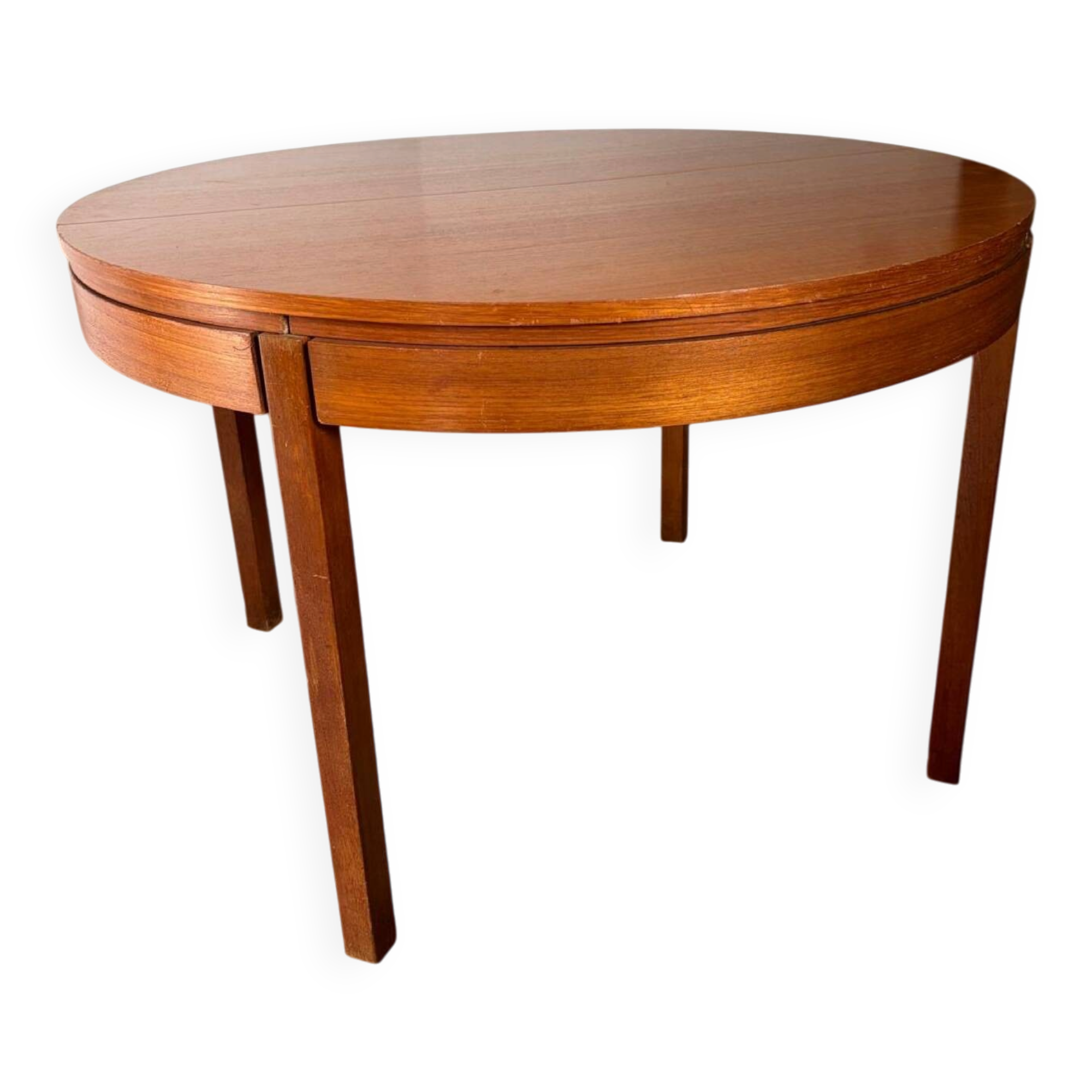 Extendable teak round table