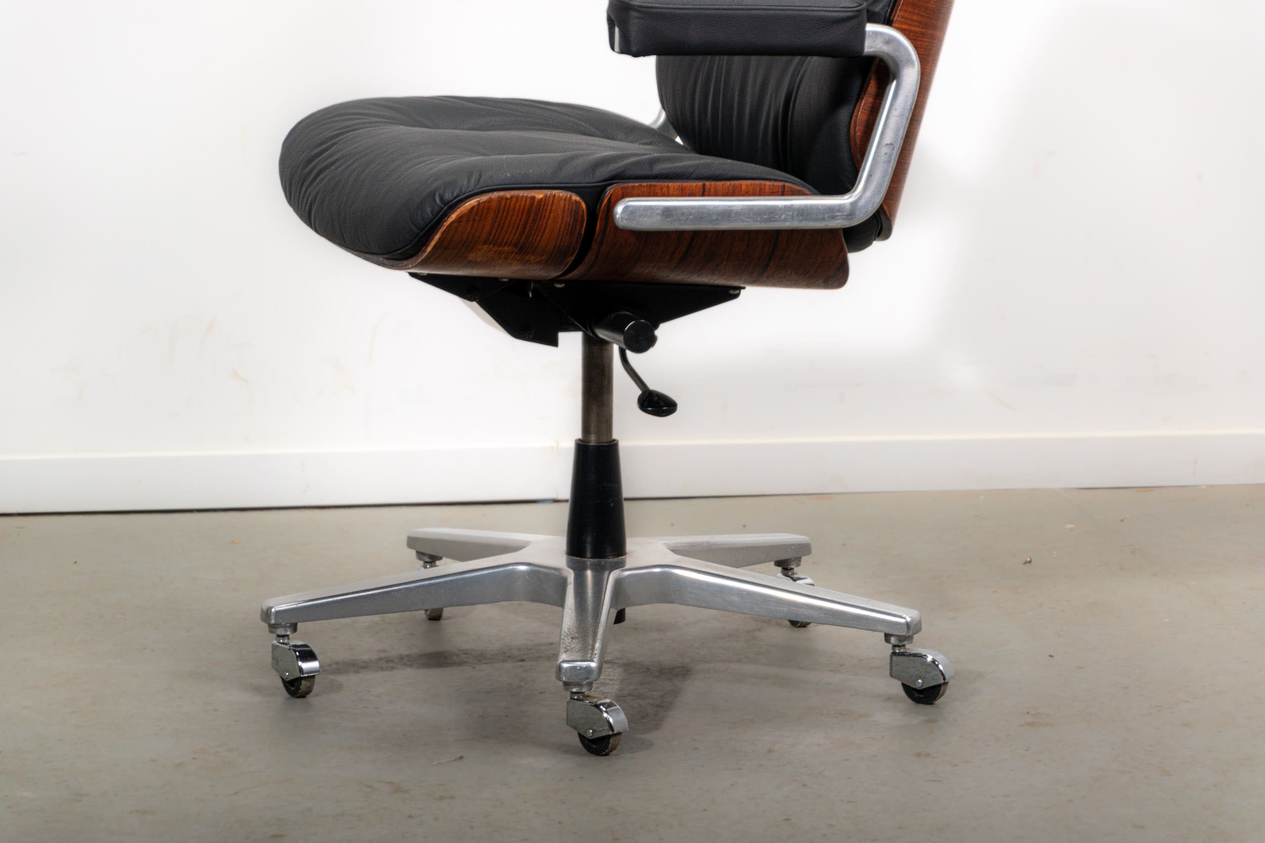 Pasal executive office chair, by Prof. Karl Dittert for Giroflex