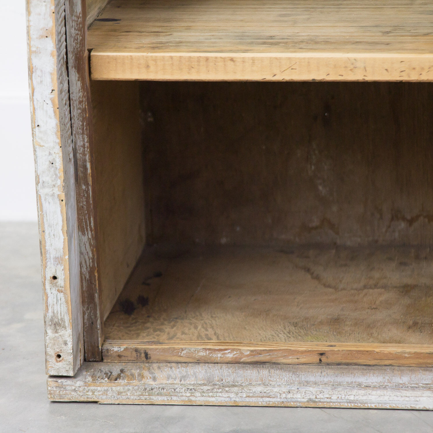 Vitrine wall cabinet