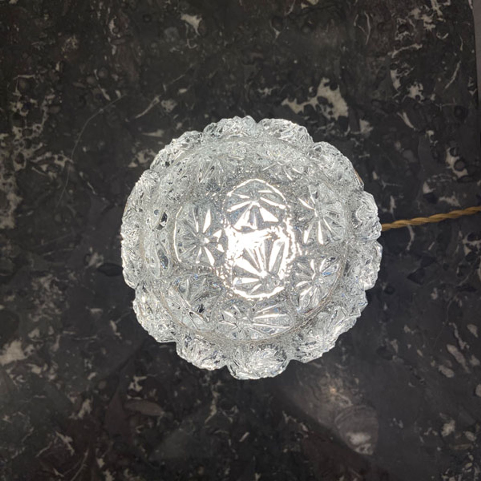 Lampe globe “fleur” en verre