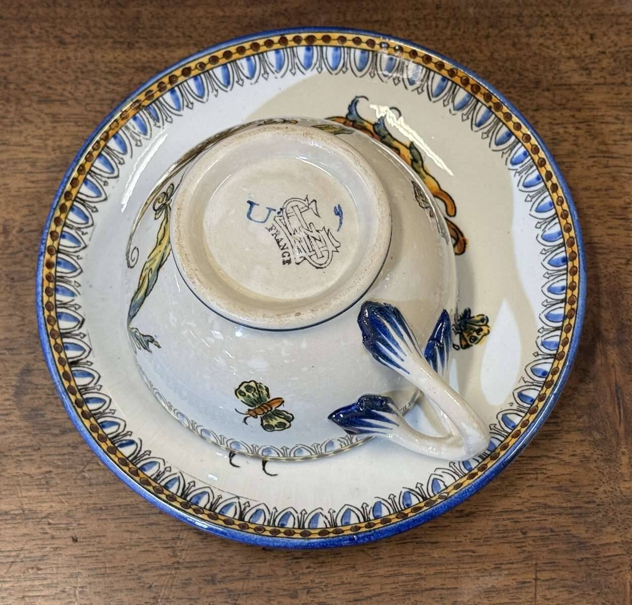 Tea and coffee service in Gien earthenware from the late 19th century with Renaissance decoration.