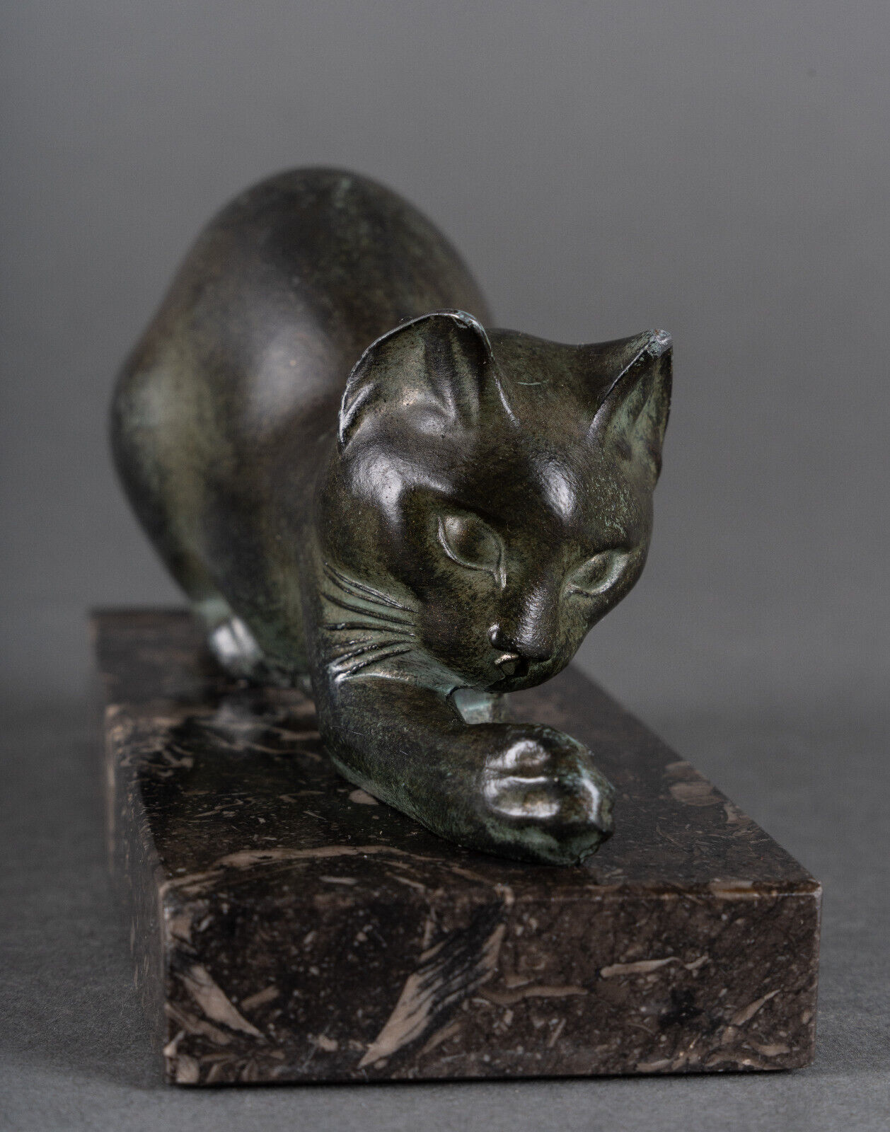 Art deco cat in regule by m. font green patina 1930 marble base
