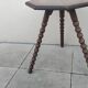 Ancienne table appoint tripode bois pieds boules XIX sculpté