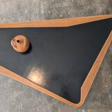 Table basse tripode forme libre, Charles Ramos, France, 1950