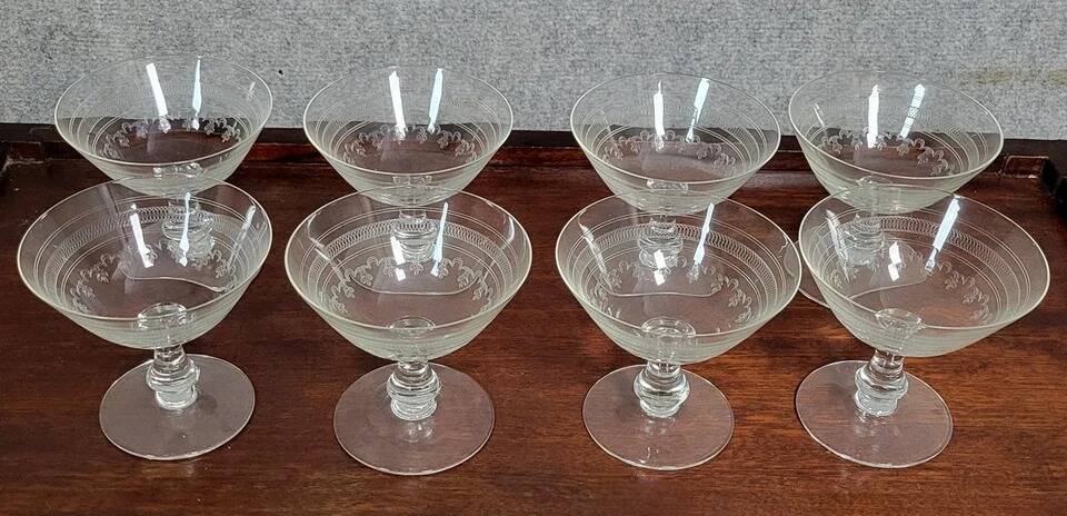 8 engraved crystal champagne glasses from the Napoleon III period